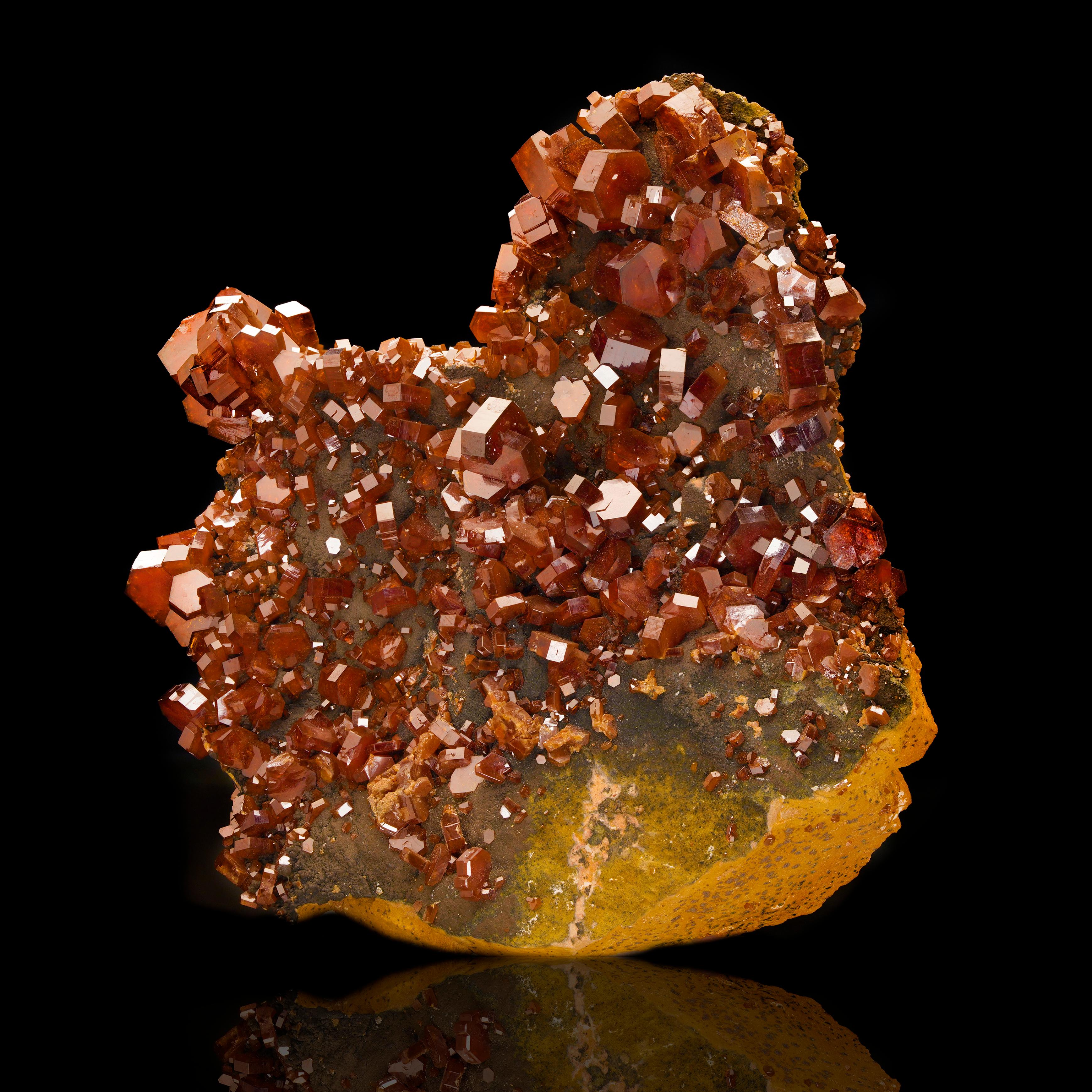 Vanadinite on Hollandite In New Condition For Sale In New York, NY