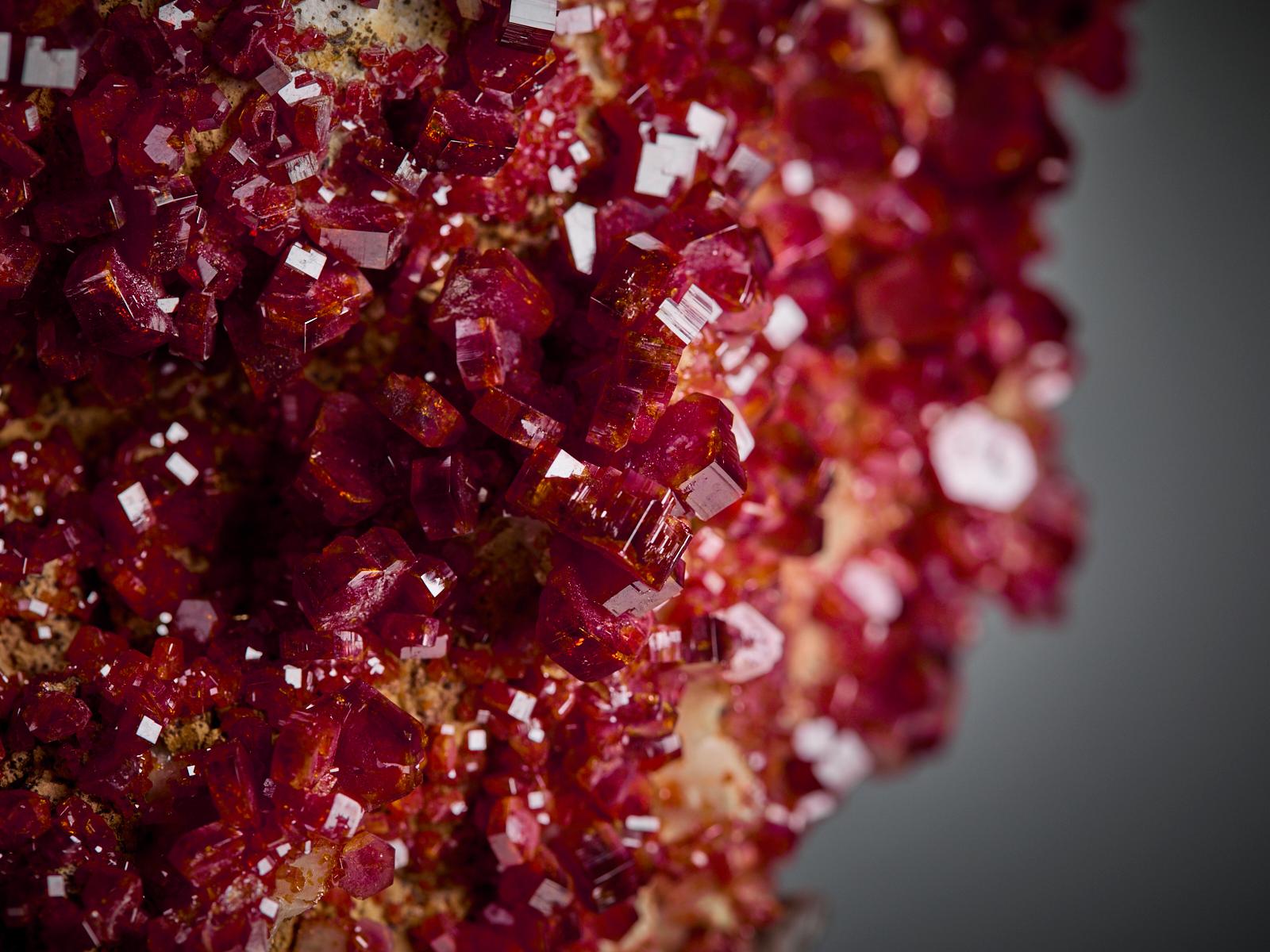Vanadinite on Matrix im Angebot 6