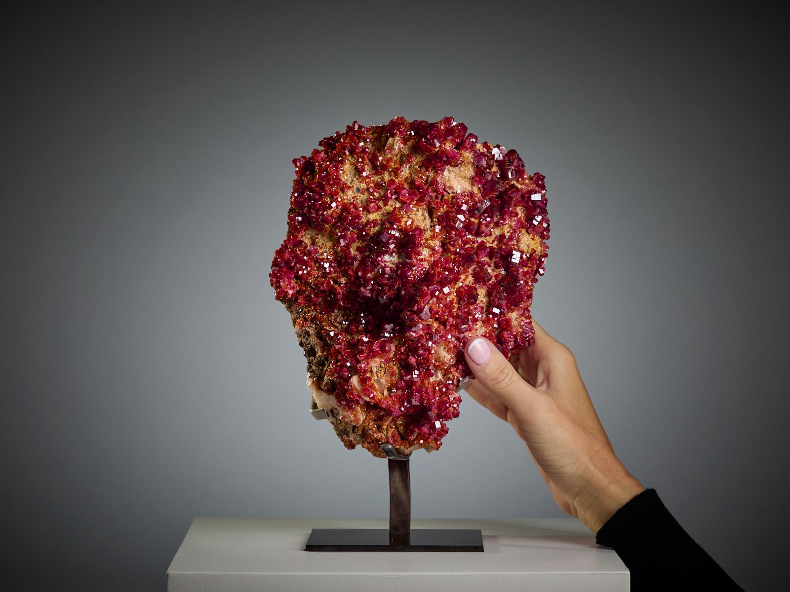Vanadinite on Matrix (Marokkanisch) im Angebot