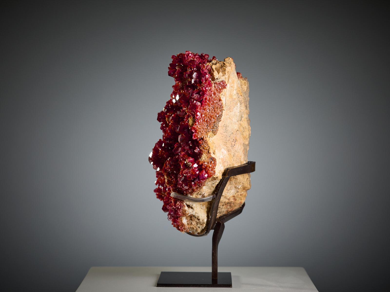 Vanadinite on Matrix im Zustand „Hervorragend“ im Angebot in London, GB