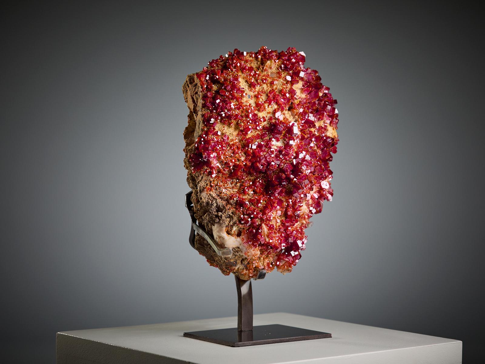 Vanadinite on Matrix im Angebot 1