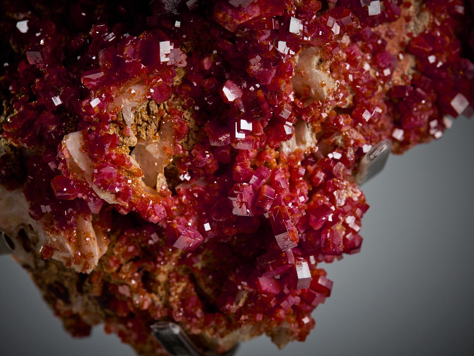 Vanadinite on Matrix im Angebot 3