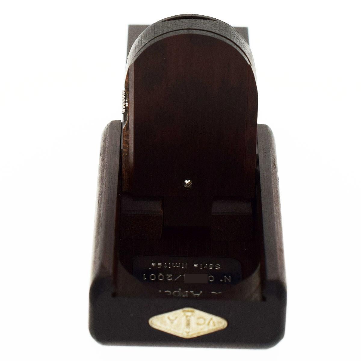 Van Cleef &Arpels Domino-Uhr, schwarzes Muschelholz, Edelstahl, limitiert auf 2001 im Zustand „Gut“ im Angebot in Tokyo, JP