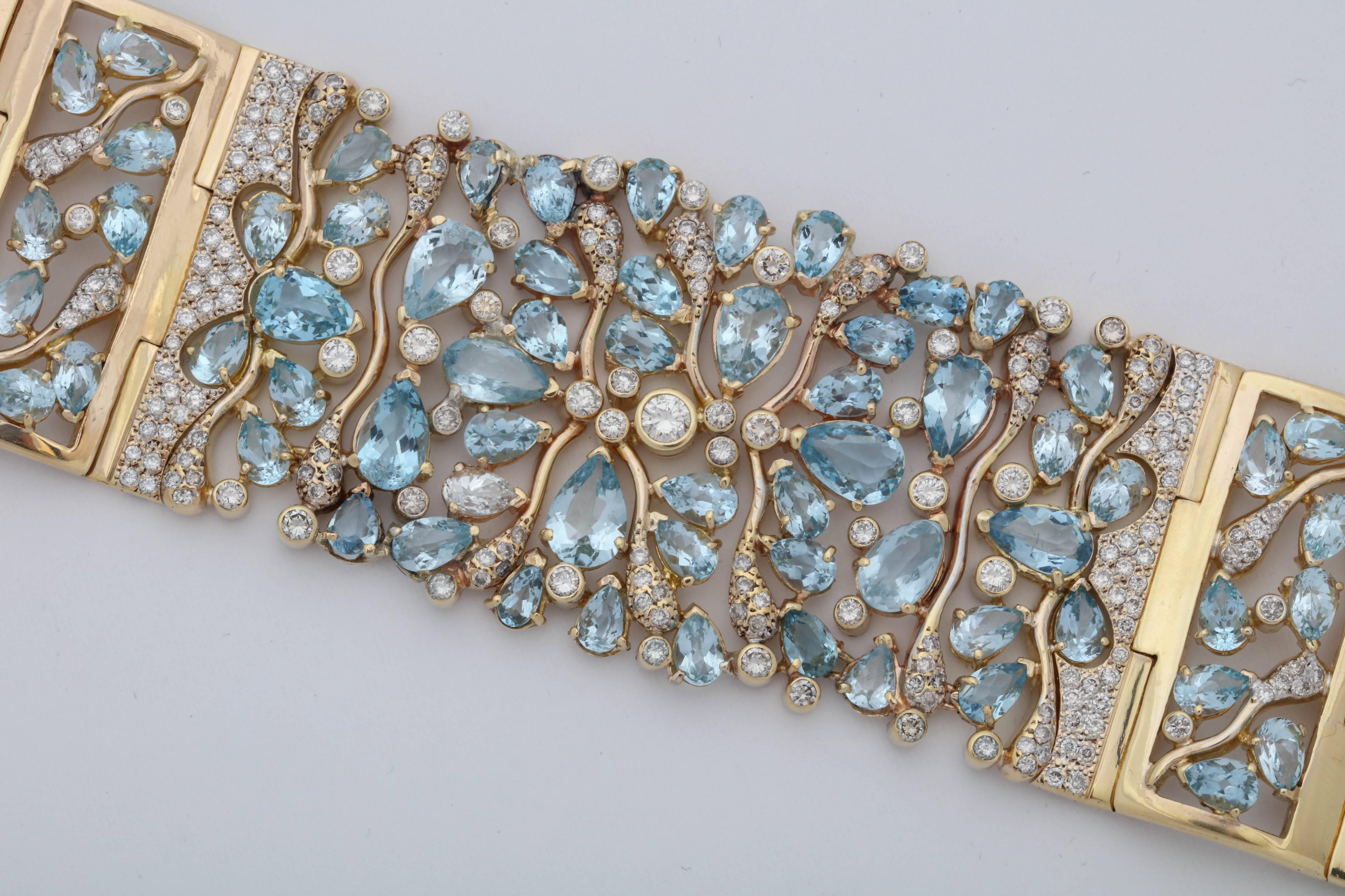 Vancox 1990s Impressive Aquamarine and Diamonds Floral Motif Gold Link Bracelet In Good Condition In New York, NY