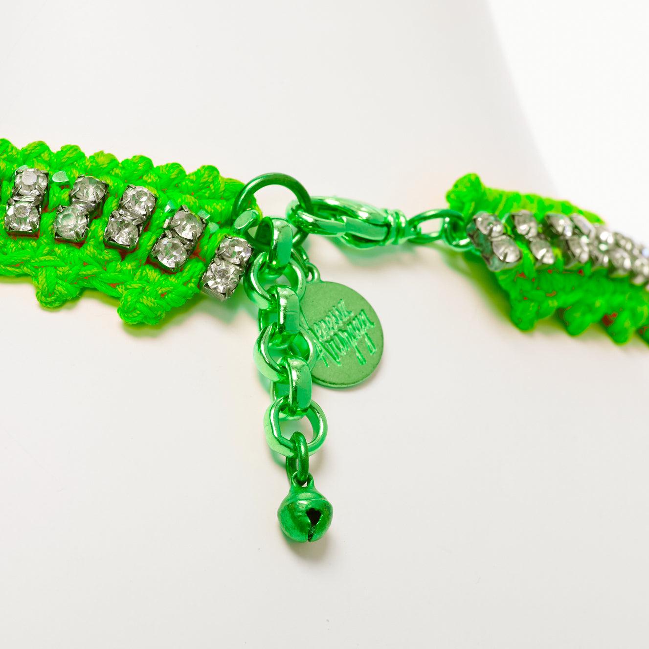VANESSA ARIZAGA neon green rope clear crystal chandelier short necklace
Reference: AAWC/A01045
Brand: Vanessa Arizaga
Material: Metal, Fabric
Color: Neon Green, Clear
Pattern: Crystals
Closure: Lobster Clasp
Lining: Green Fabric
Extra Details: Logo