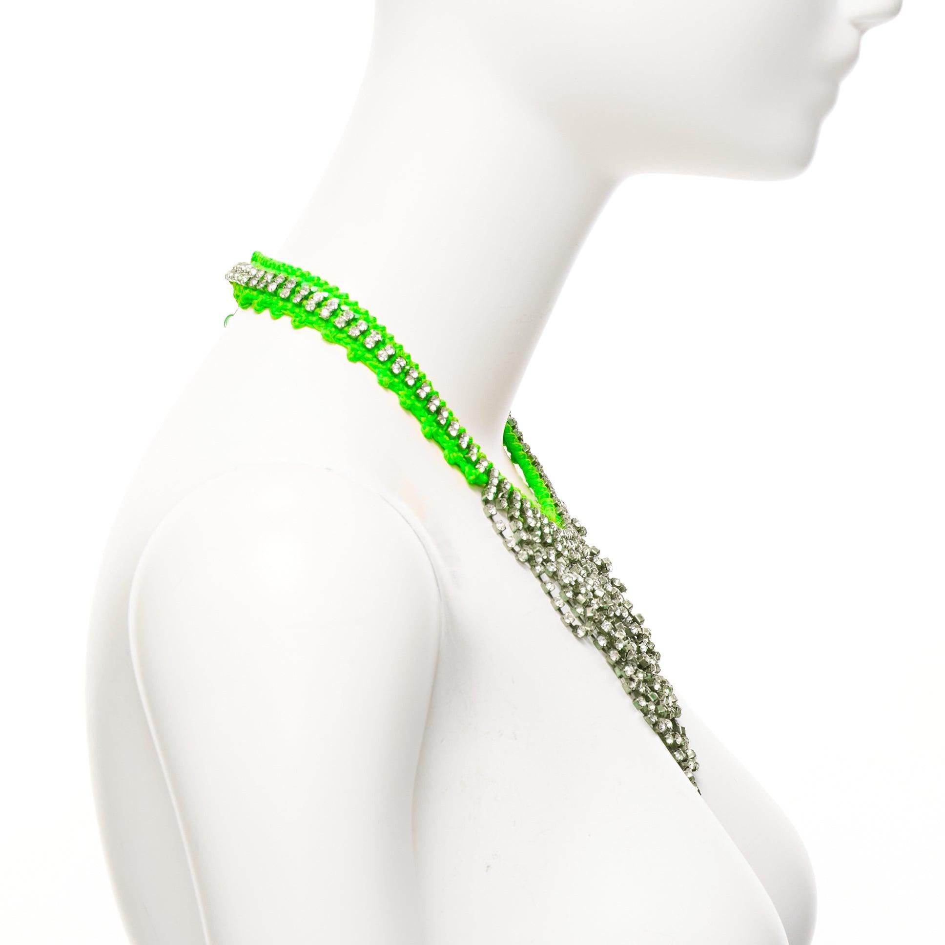 Donna VANESSA ARIZAGA collana corta in corda verde neon con lampadario in cristallo trasparente in vendita