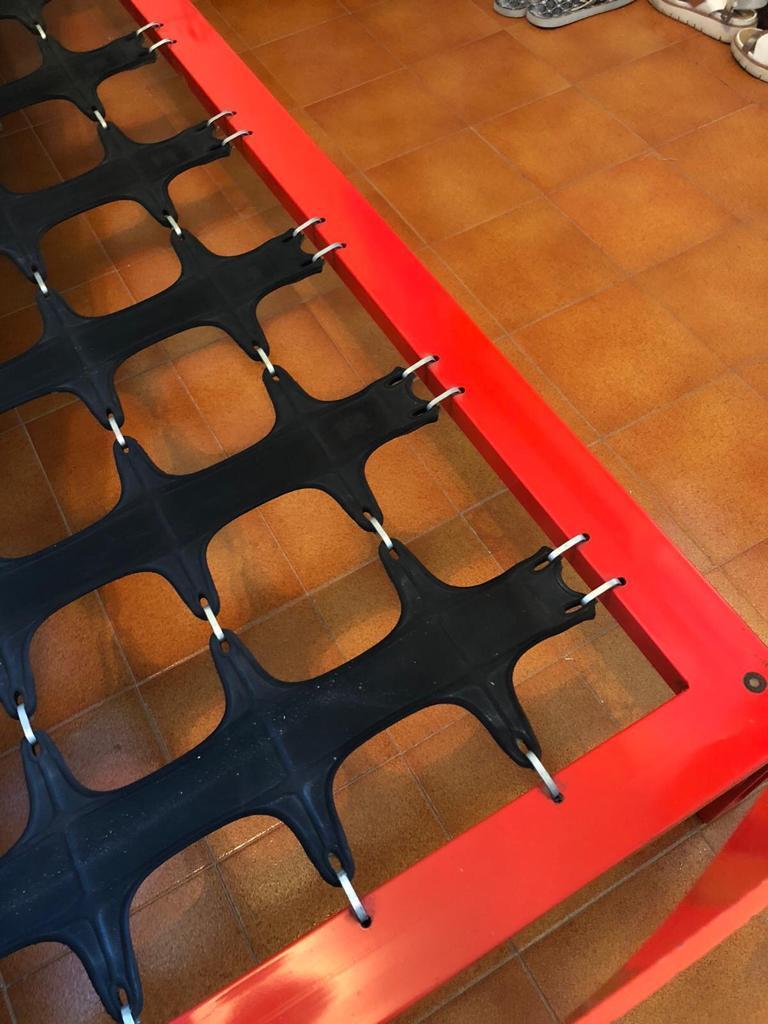 red bed frame