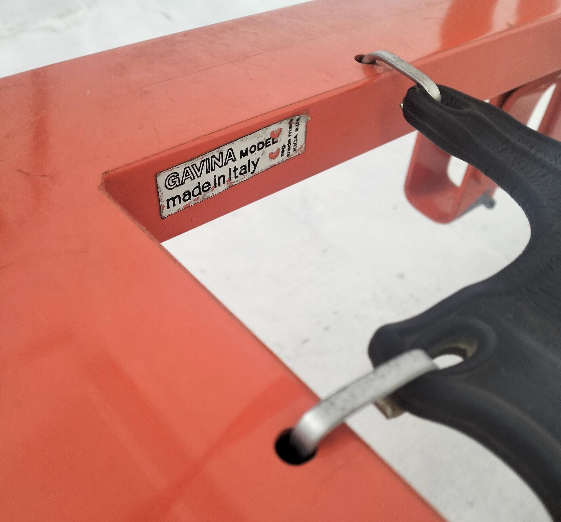 Metal Vanessa red metal bed by Tobia Scarpa for Gavina 70s For Sale