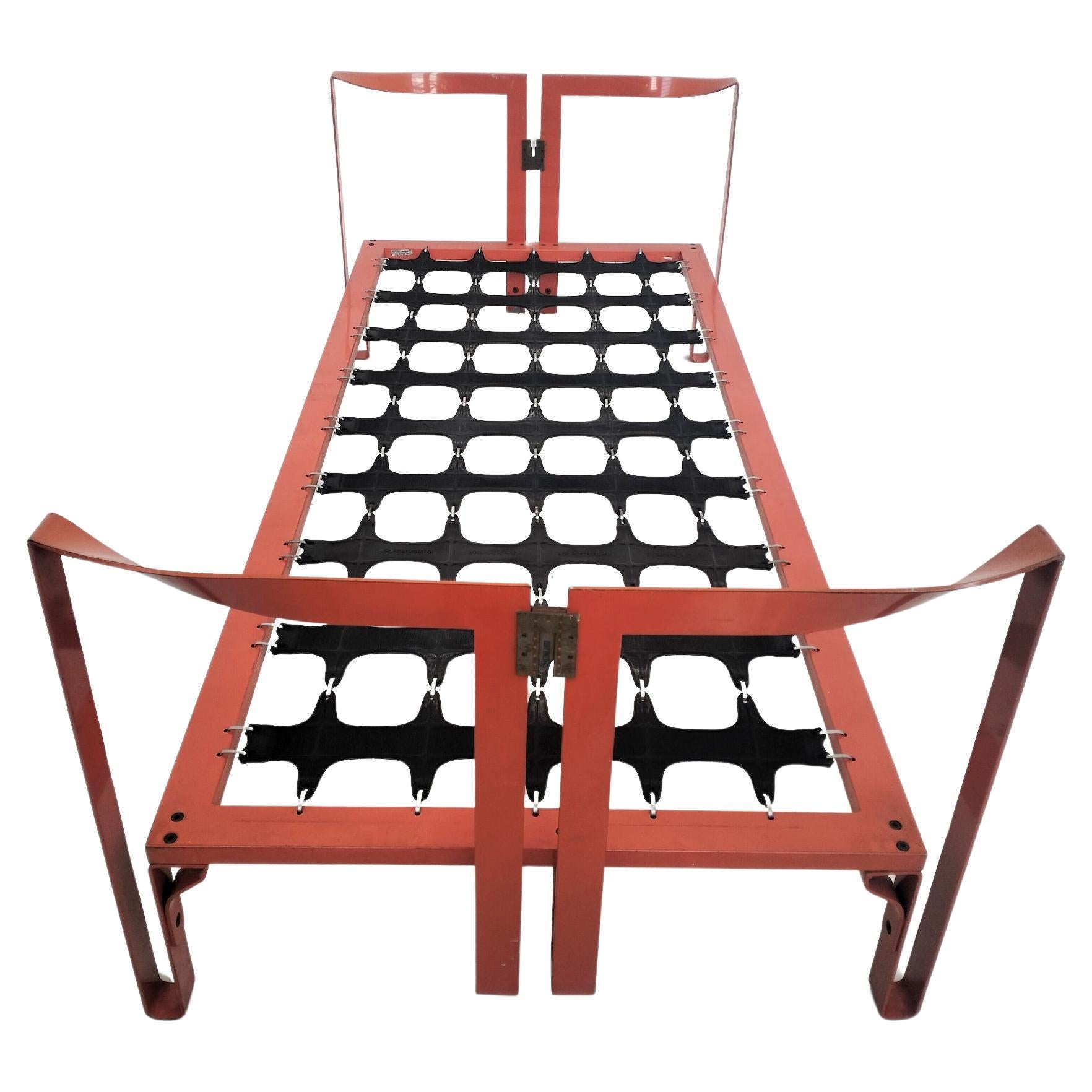 Vanessa red metal bed by Tobia Scarpa for Gavina 70s For Sale