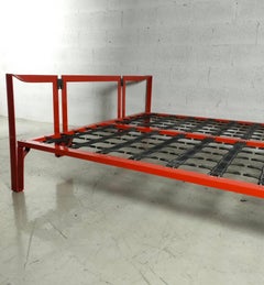 “Vanessa” red metal double bed by Tobia Scarpa for Gavina 70s