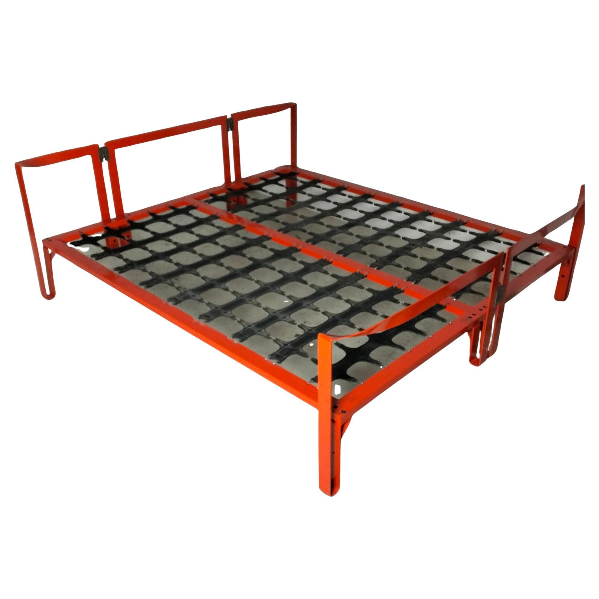“Vanessa” red metal double bed by Tobia Scarpa for Gavina 70s