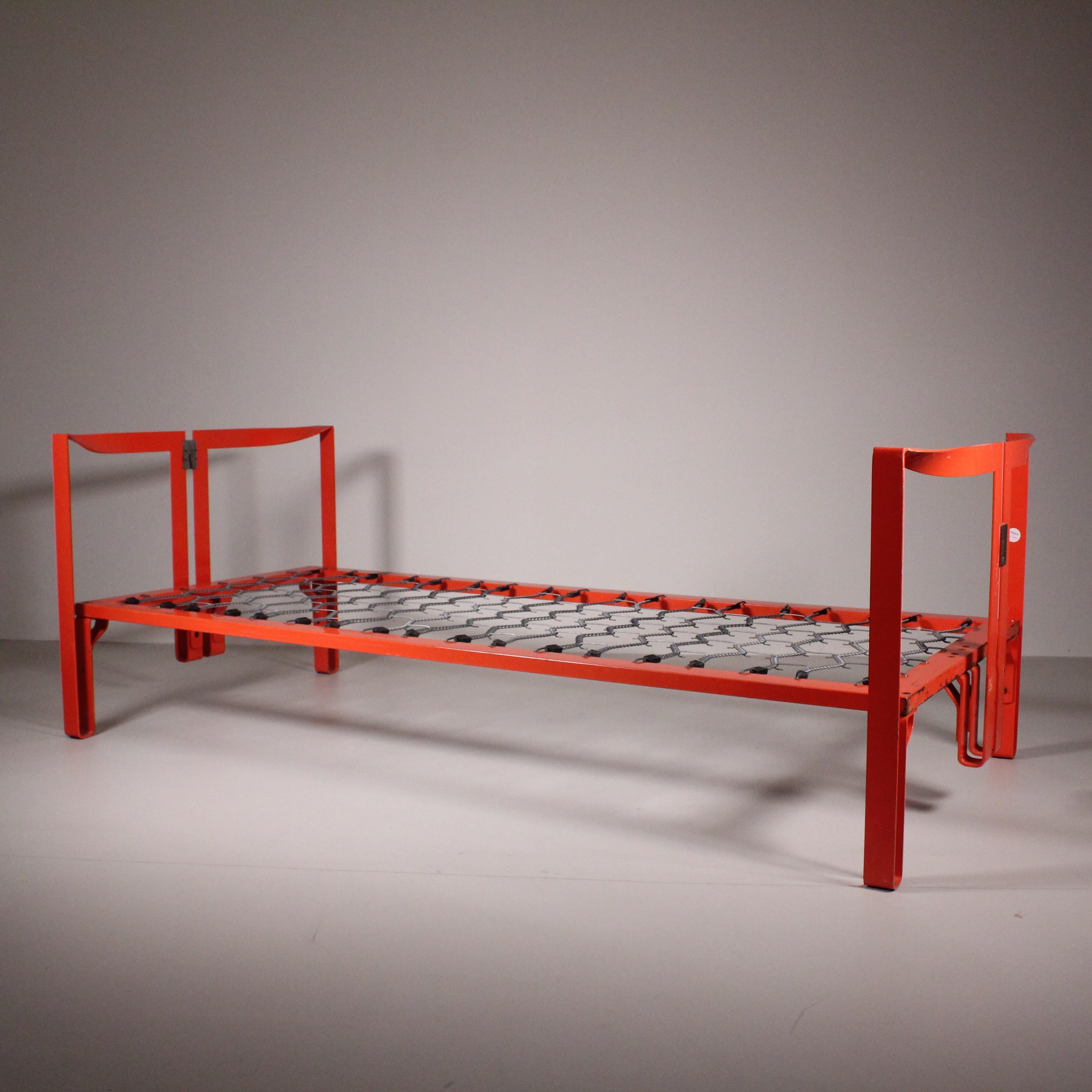 Mid-Century Modern Vanessa single bed by Tobia Scarpa, Simon by Cassina, 1970s For Sale