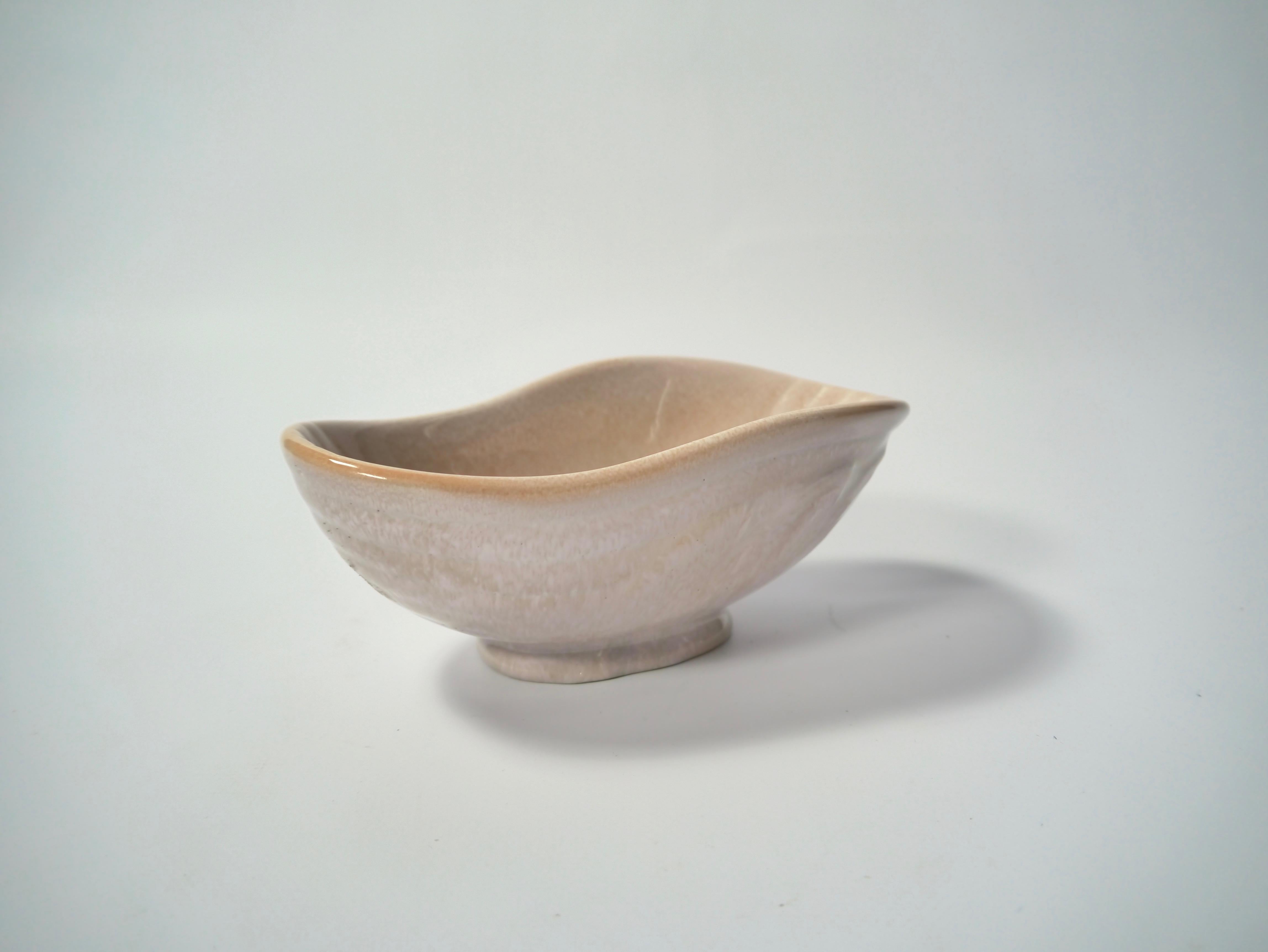 Art Deco Vanilla Colored Ceramic Bowl by Gunnar Nylund for Rörstrand, Sweden, 1930s For Sale