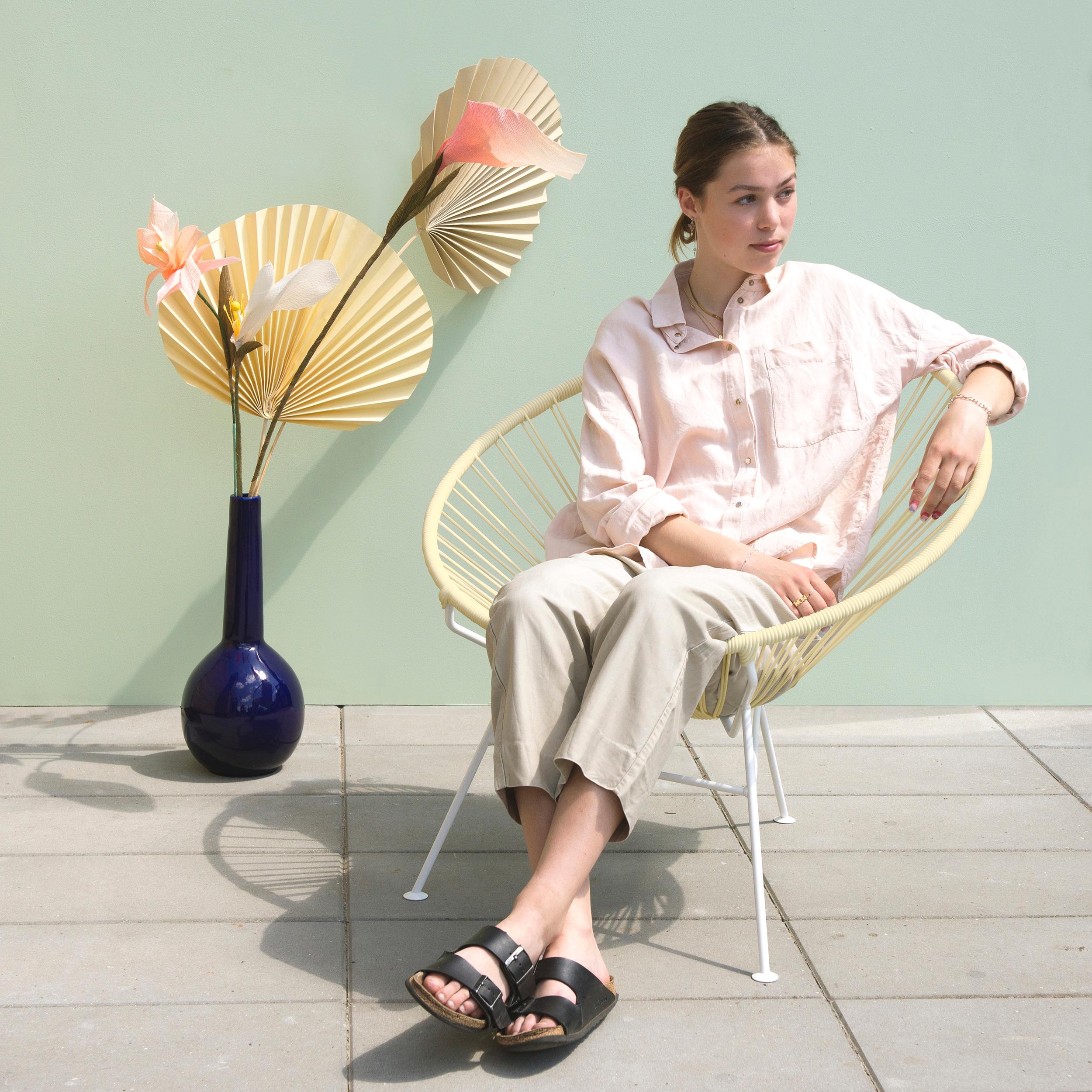 Danois Chaise Vanilla Condesa, cadre blanc, par OK Design en vente