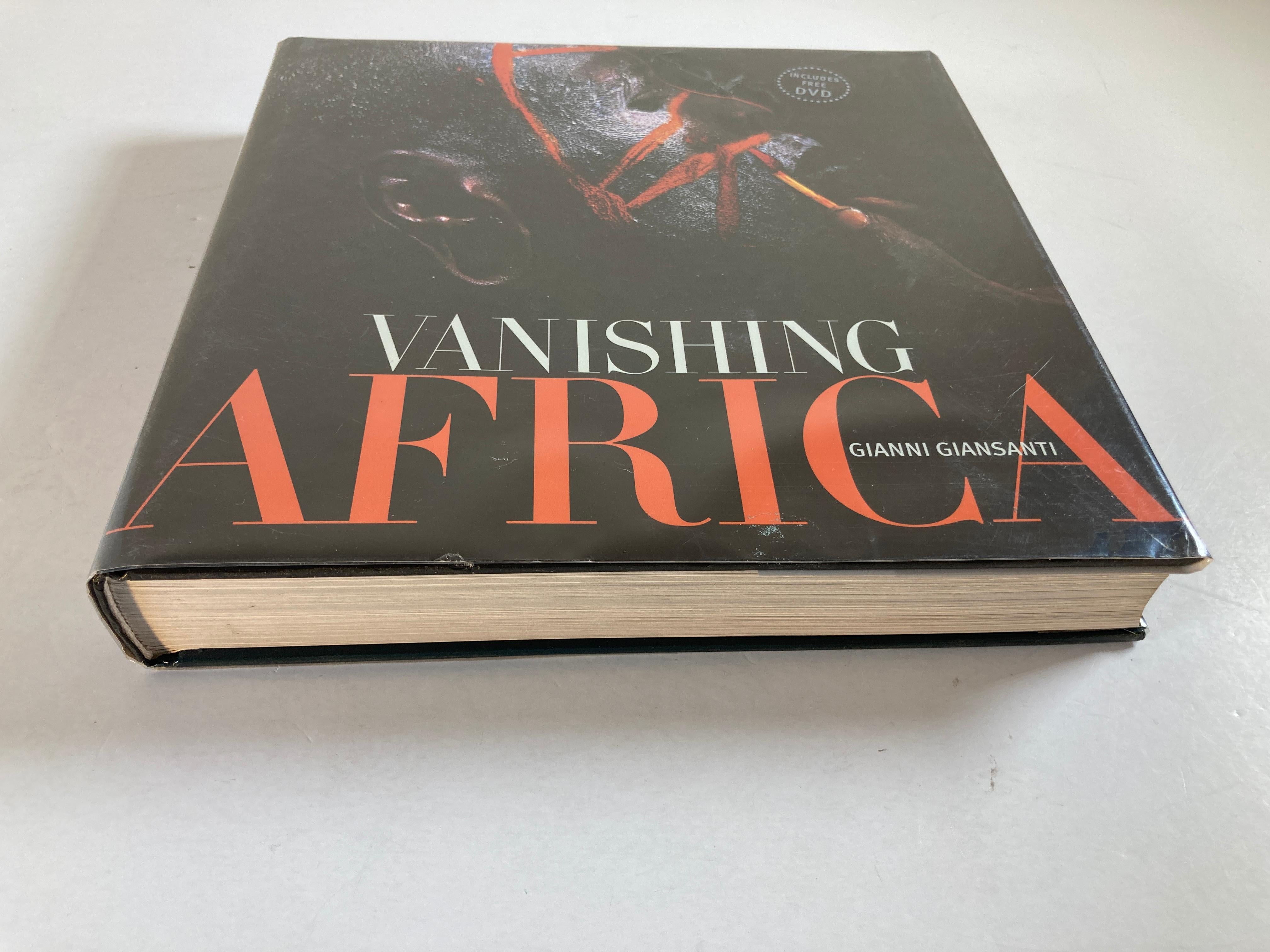 Tribal Vanishing Africa par Giansanti, Giann Hardcover Photography Book en vente