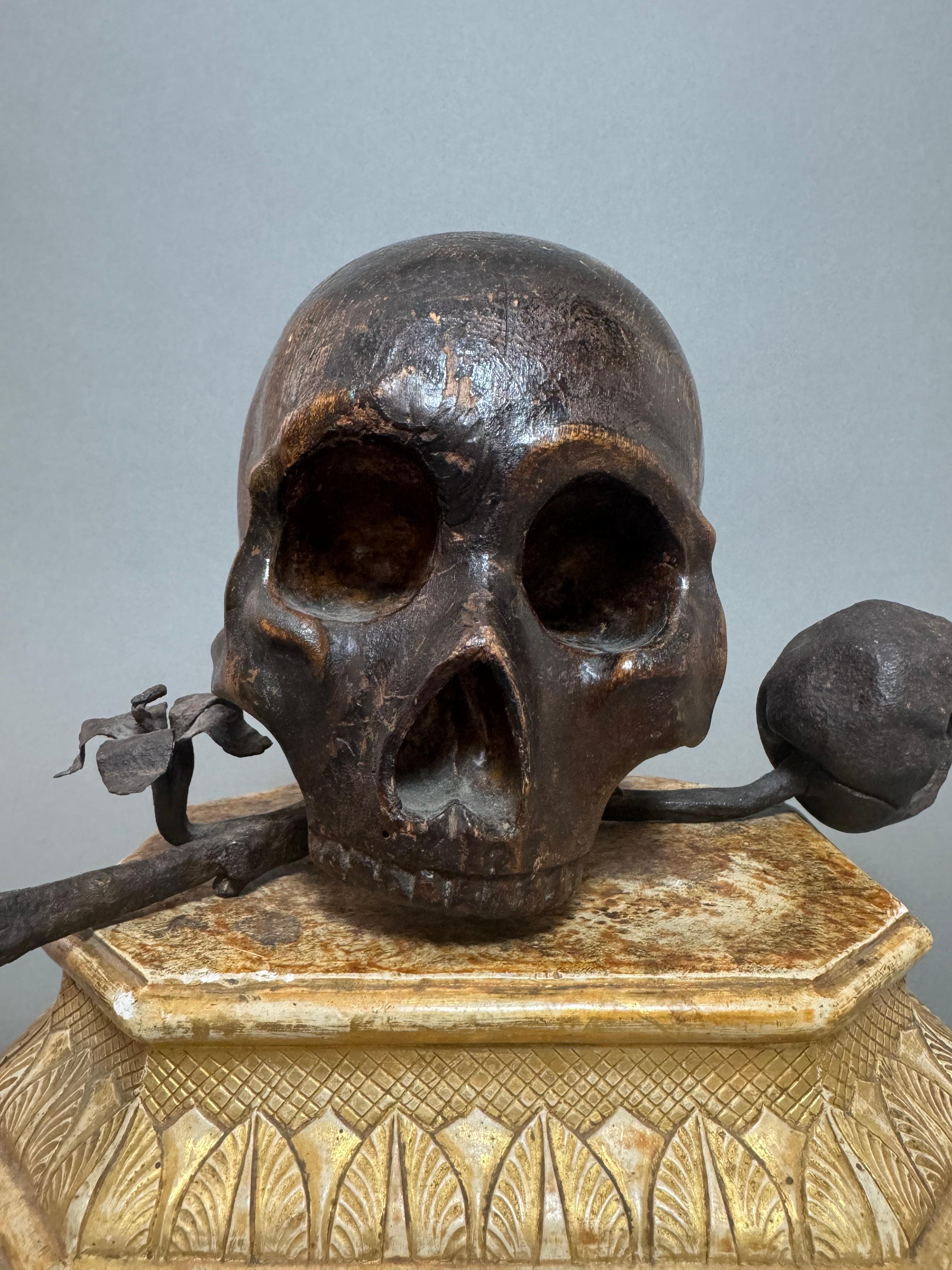 Vanitas su base in legno dorato del XVII secolo - Italia In condizioni buone in vendita a Fidenza, IT