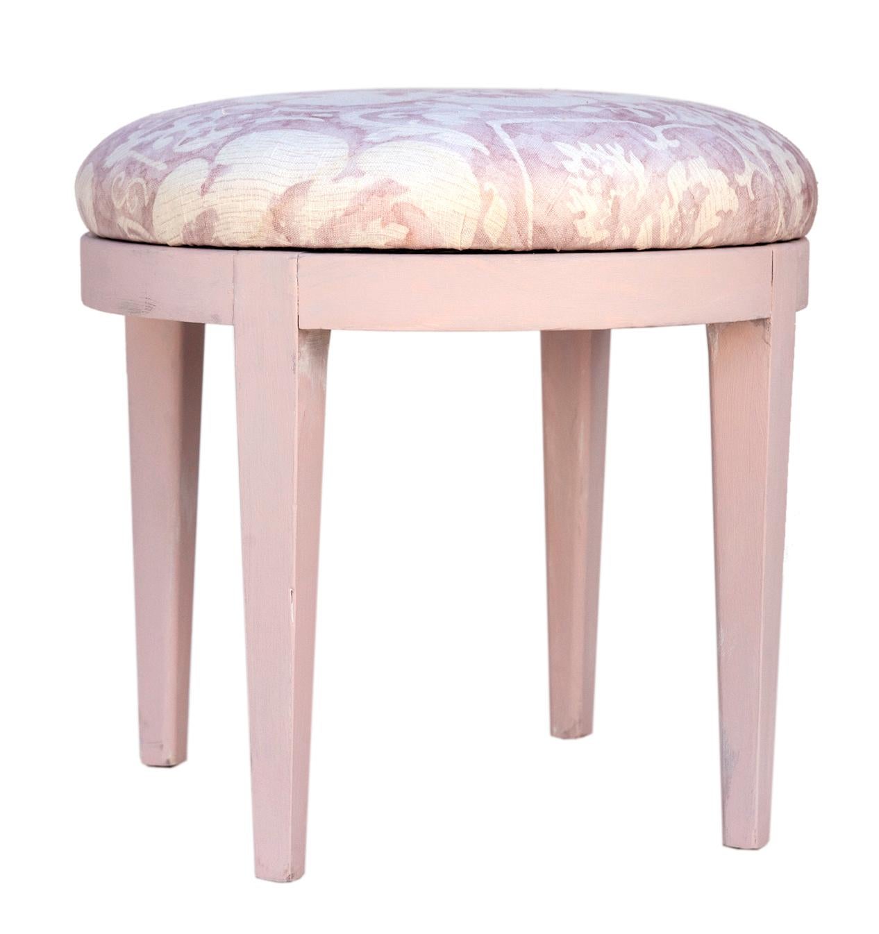 Hand-Painted Vanity Bench in Pastel Linen Repeat Pattern For Sale