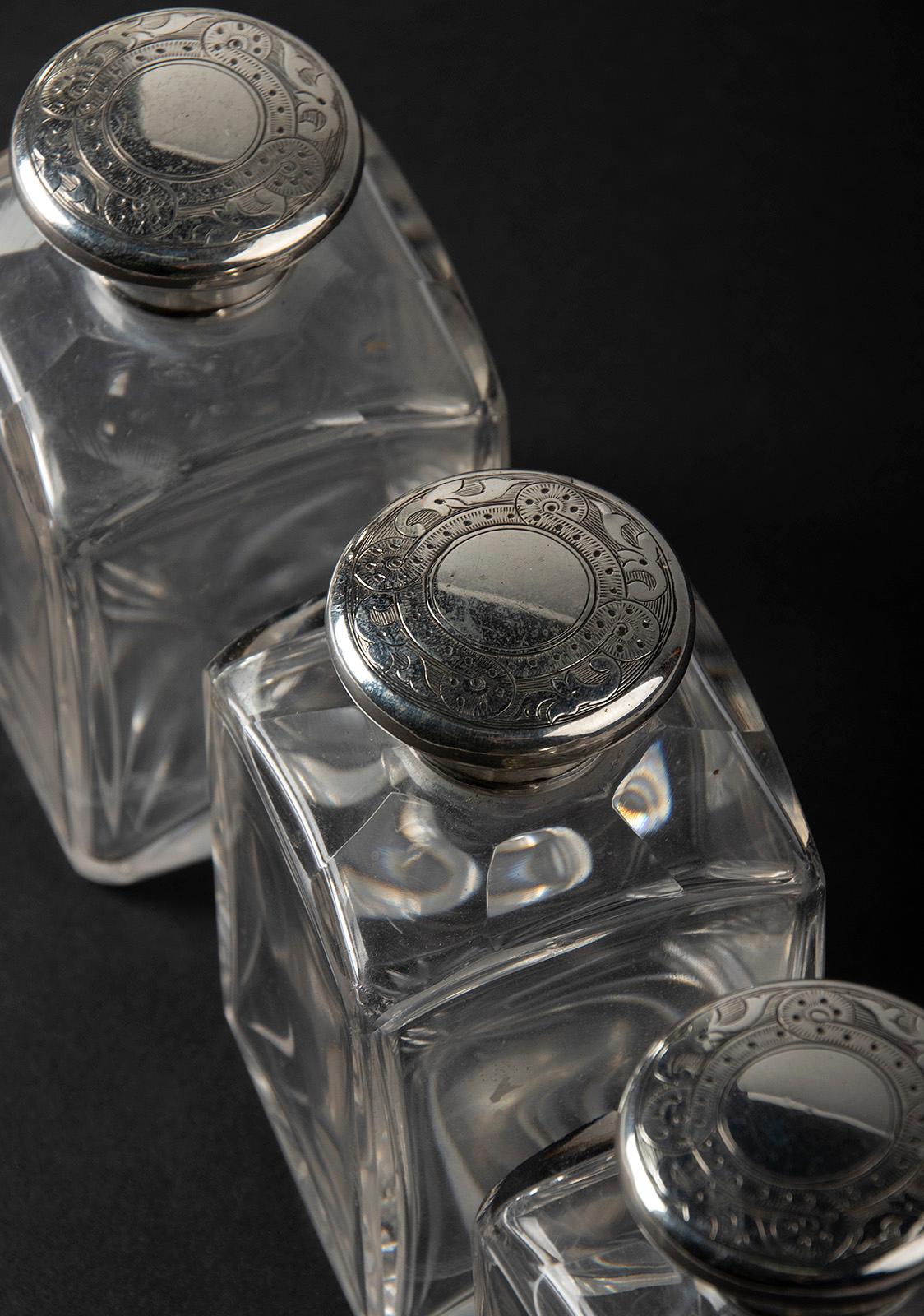 Boîtes en cristal et couvercles en argent sterling de George Betjemann 1870 en vente 2