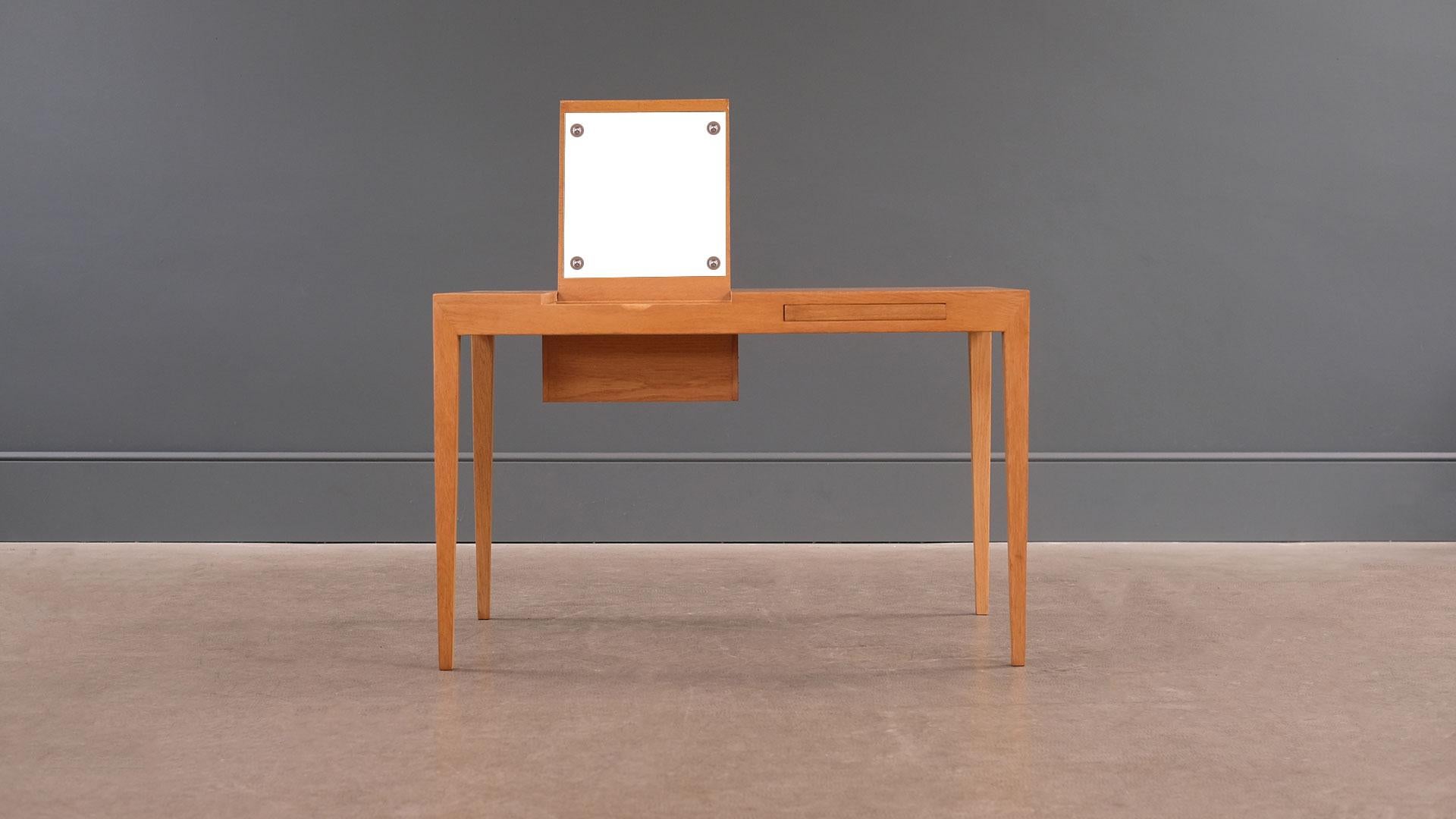 Ultra elegant dressing table in oak with wonderful detailing designed by Severin Hansen for Haslev, Denmark. Could be used as a dressing table or a desk.