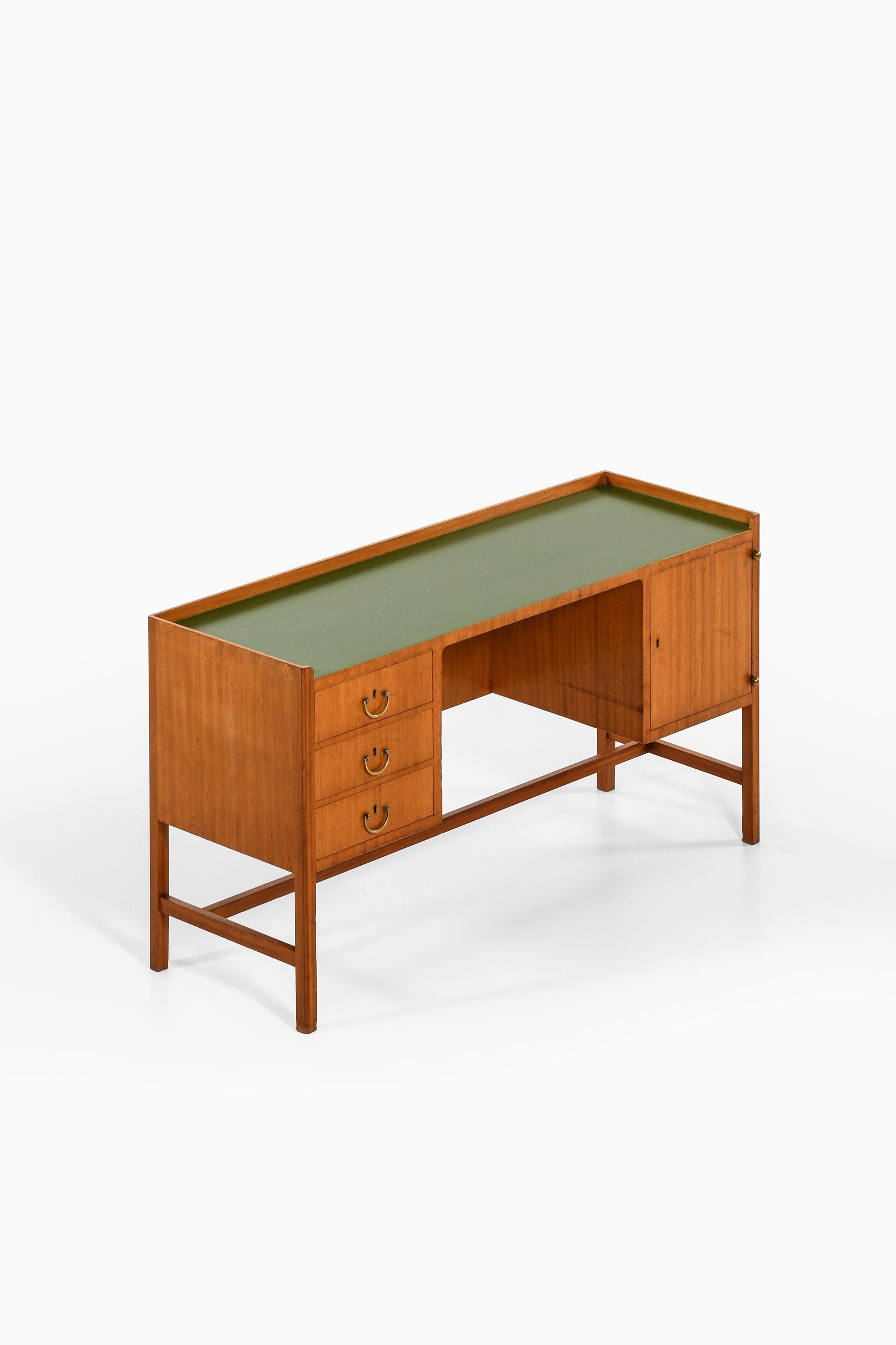Mid-Century Modern Vanity / Desk in Mahogany and Brass by Josef Frank, 1950's For Sale