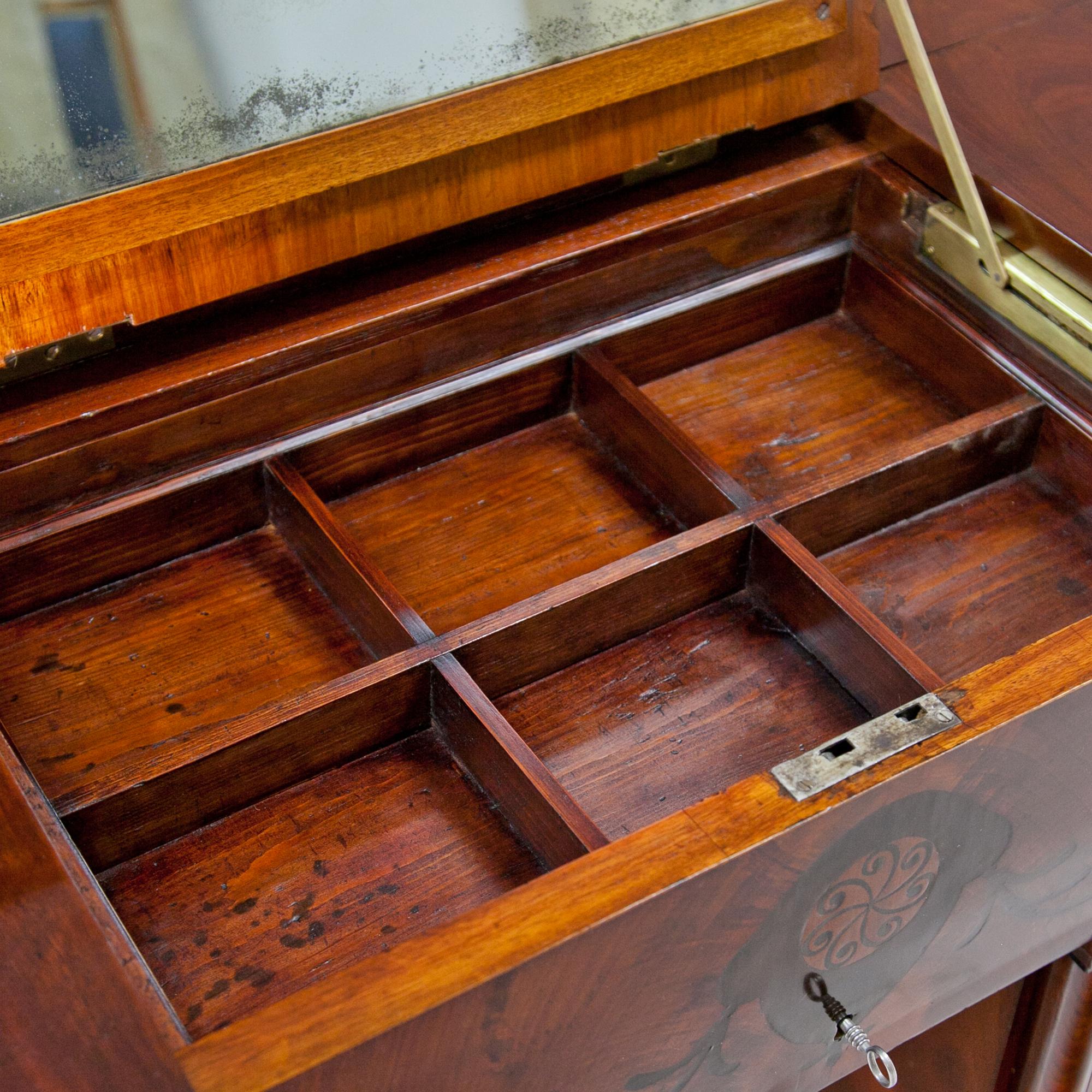 Vanity Desk, probably Austria, circa 1815-1820 In Good Condition For Sale In Greding, DE