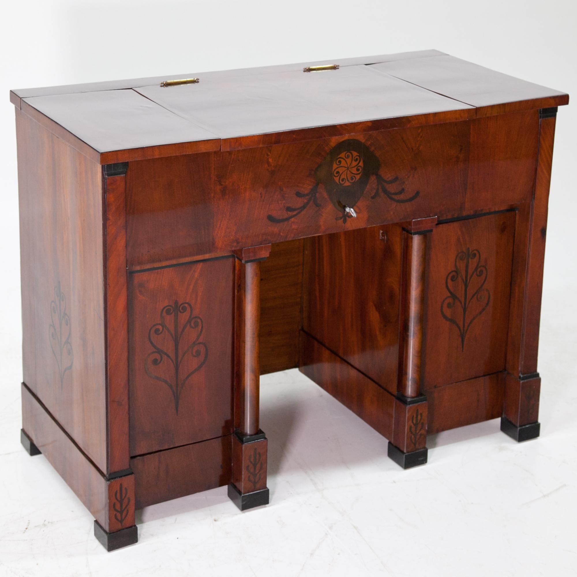 Vanity Desk, probably Austria, circa 1815-1820 For Sale 1