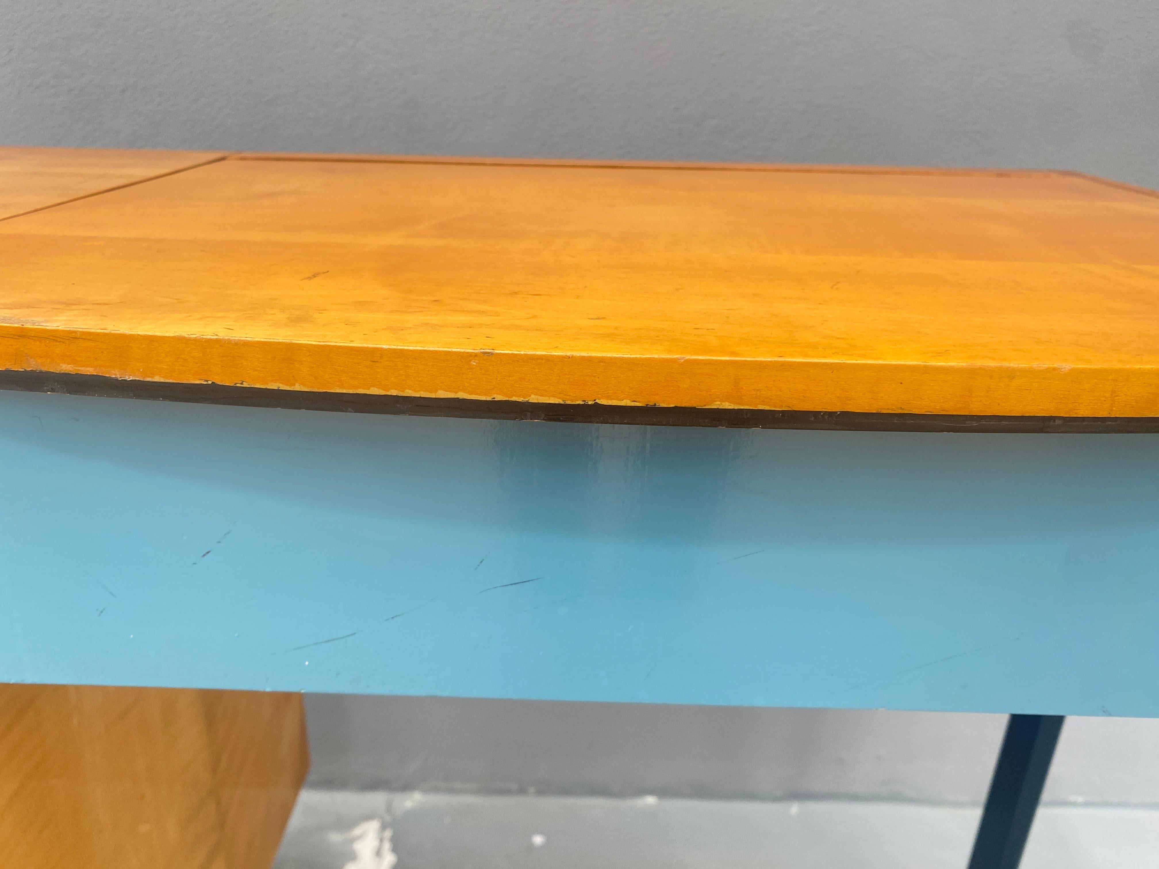 Vanity Desk with Storage Drawers and Flip-Up Mirror For Sale 6