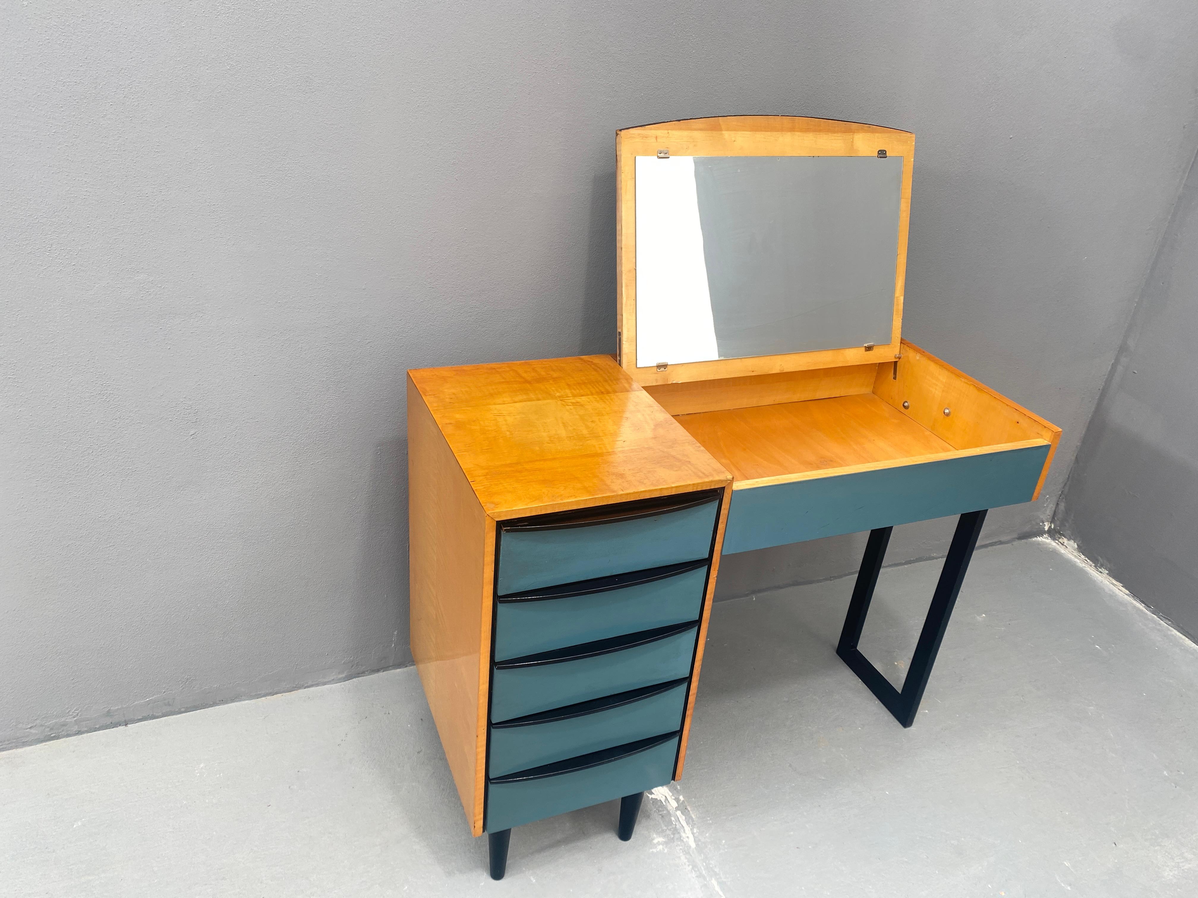 Vanity Desk with Storage Drawers and Flip-Up Mirror For Sale 8