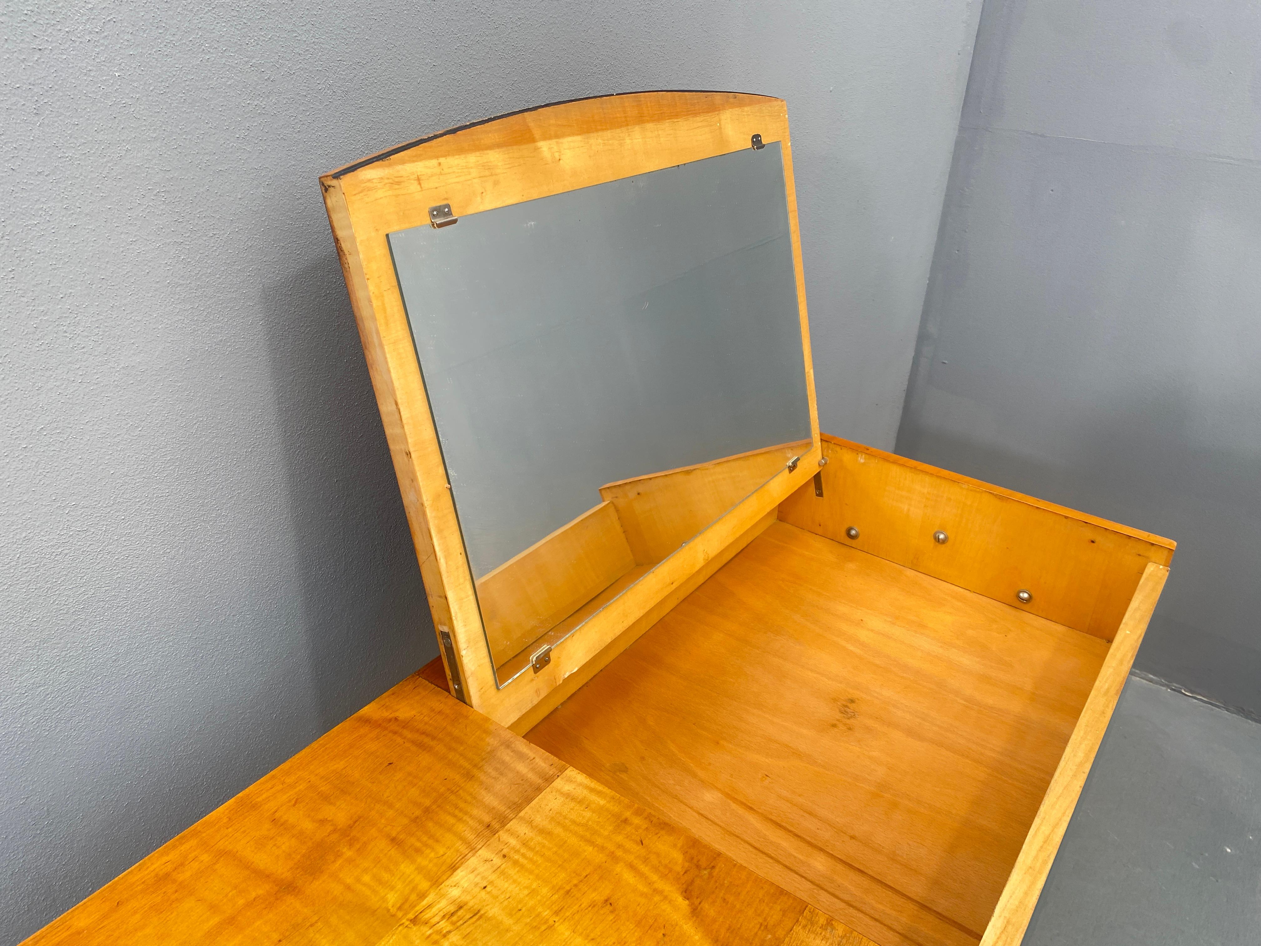 Vanity Desk with Storage Drawers and Flip-Up Mirror For Sale 11