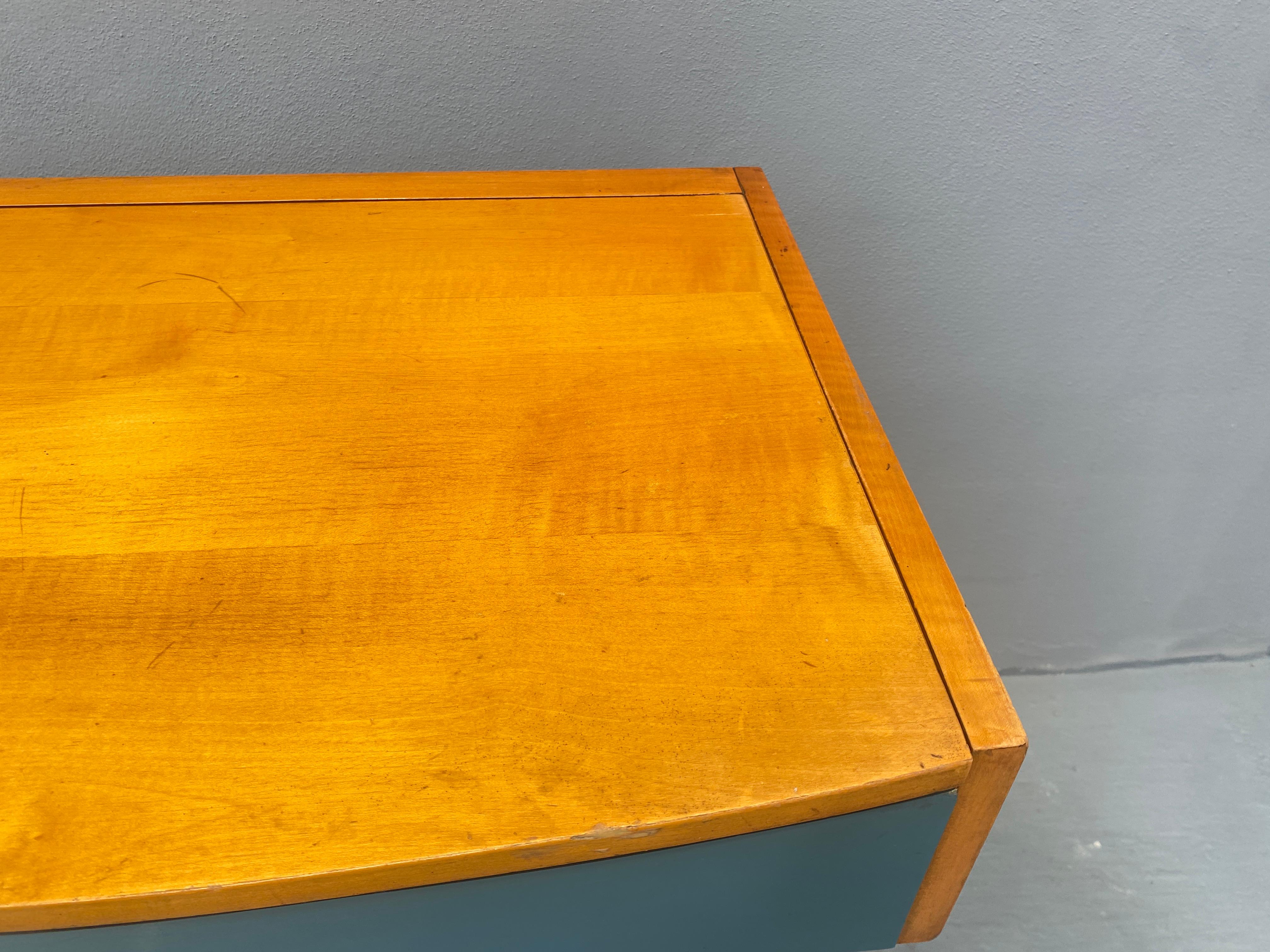 Vanity Desk with Storage Drawers and Flip-Up Mirror For Sale 2