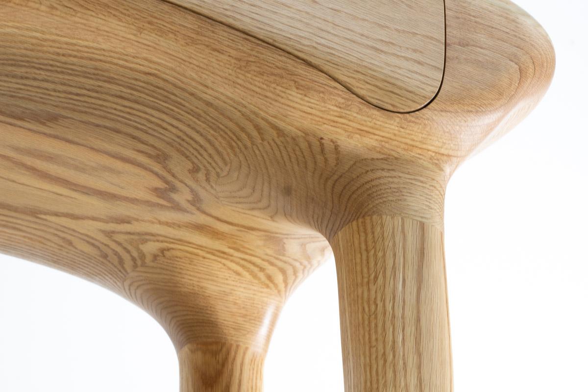 Waschtisch / Schminktisch mit Spiegel - Red Oak Wood Sculptural Organic Shaped (Deutsch) im Angebot