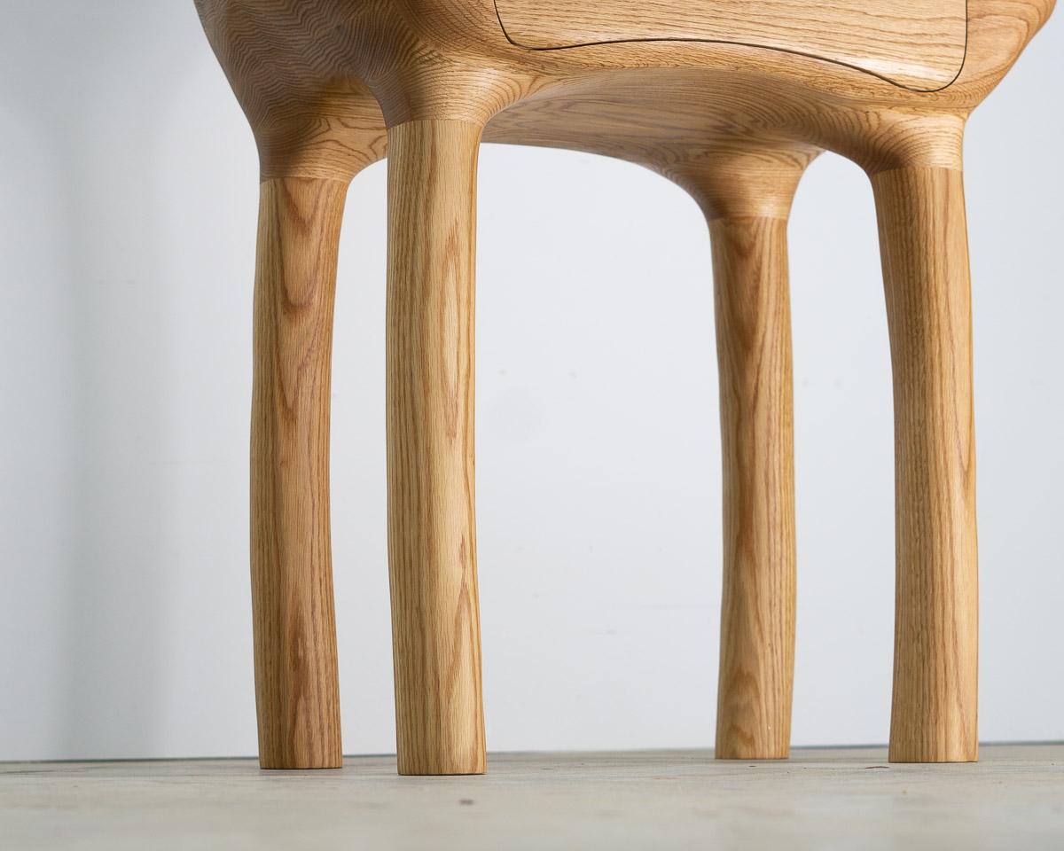Waschtisch / Schminktisch mit Spiegel - Red Oak Wood Sculptural Organic Shaped (Holzarbeit) im Angebot