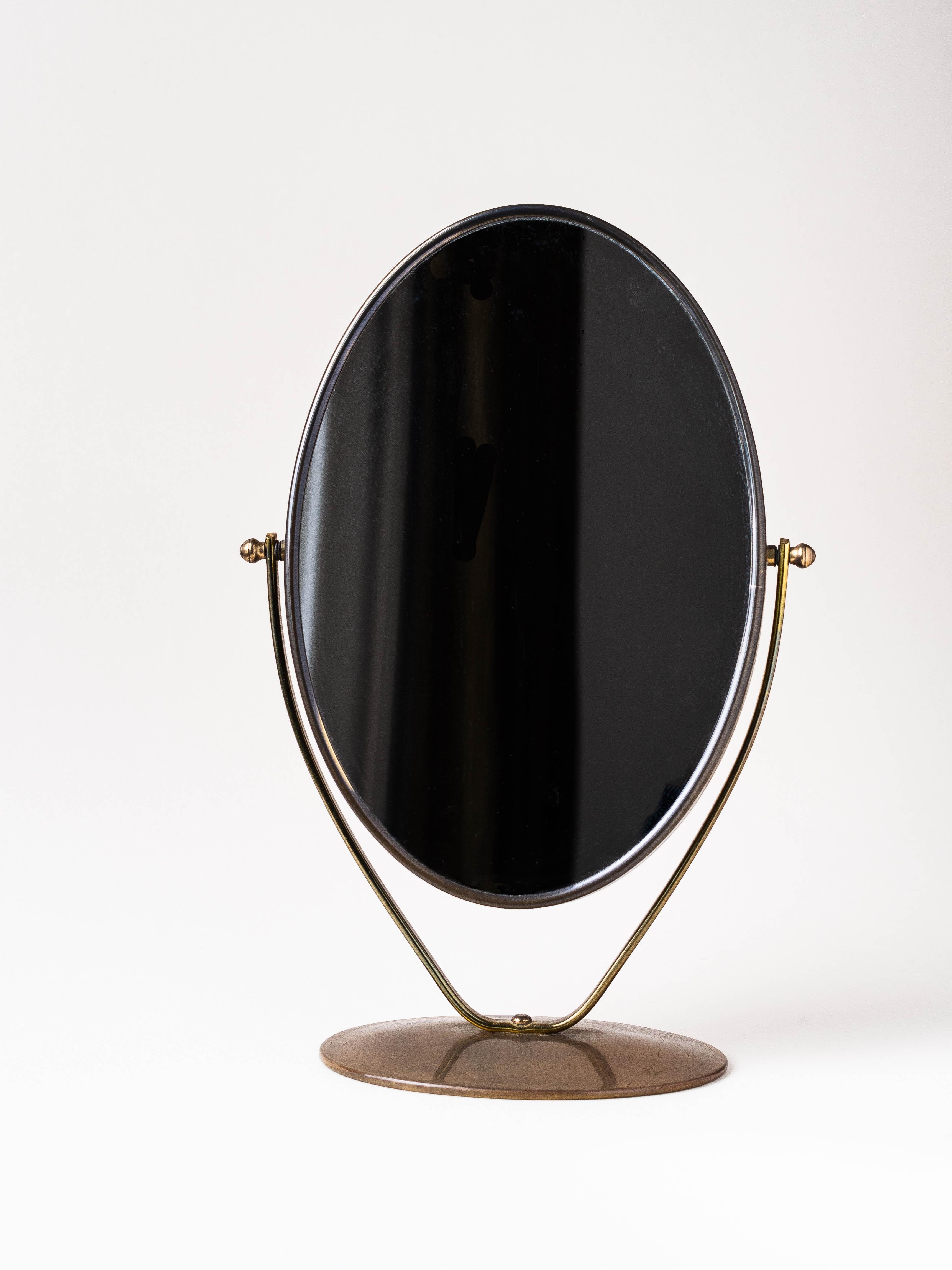 Miroir de coiffeuse double face en laiton des années 1960 en vente 4