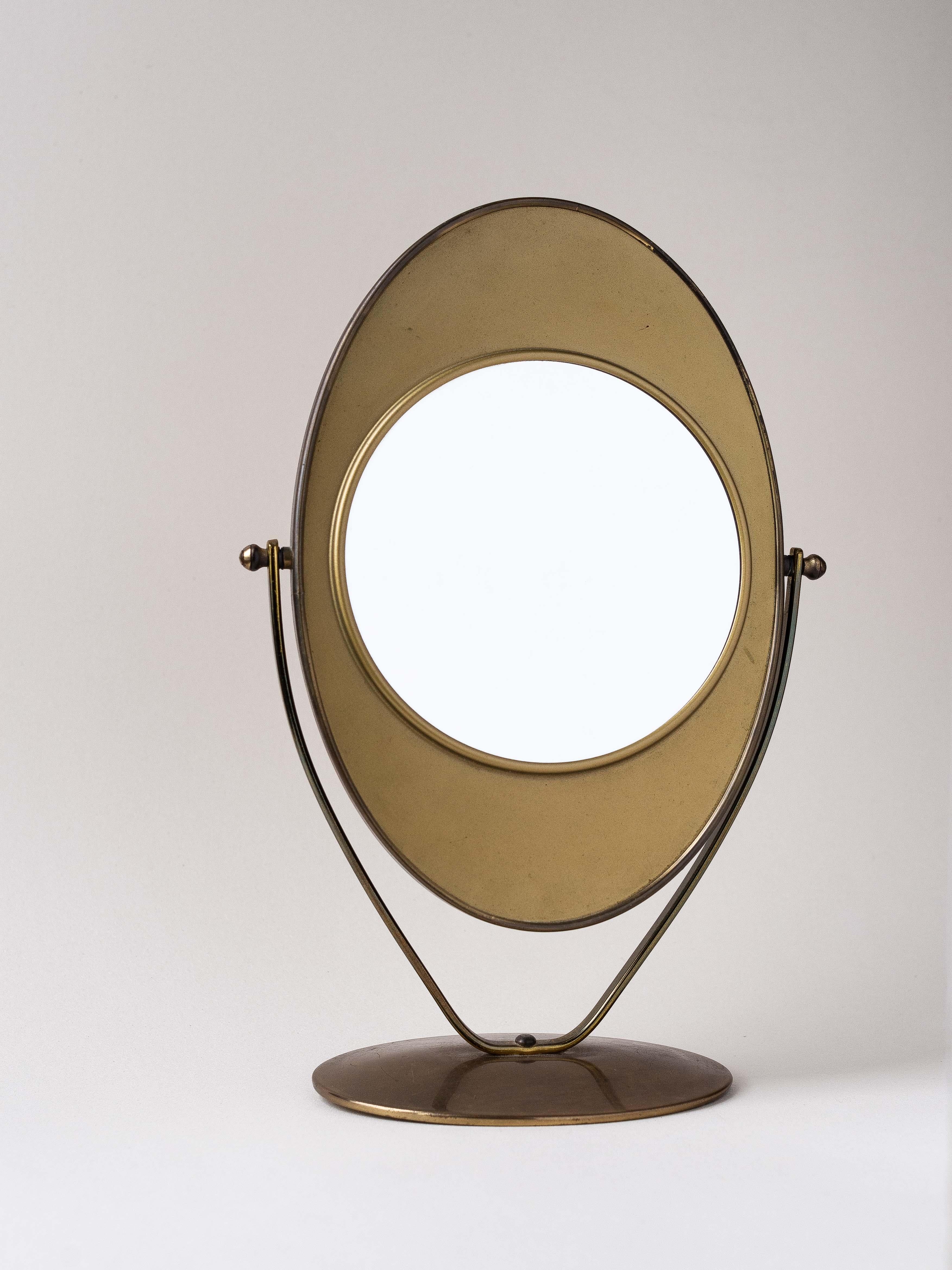 20ième siècle Miroir de coiffeuse double face en laiton des années 1960 en vente