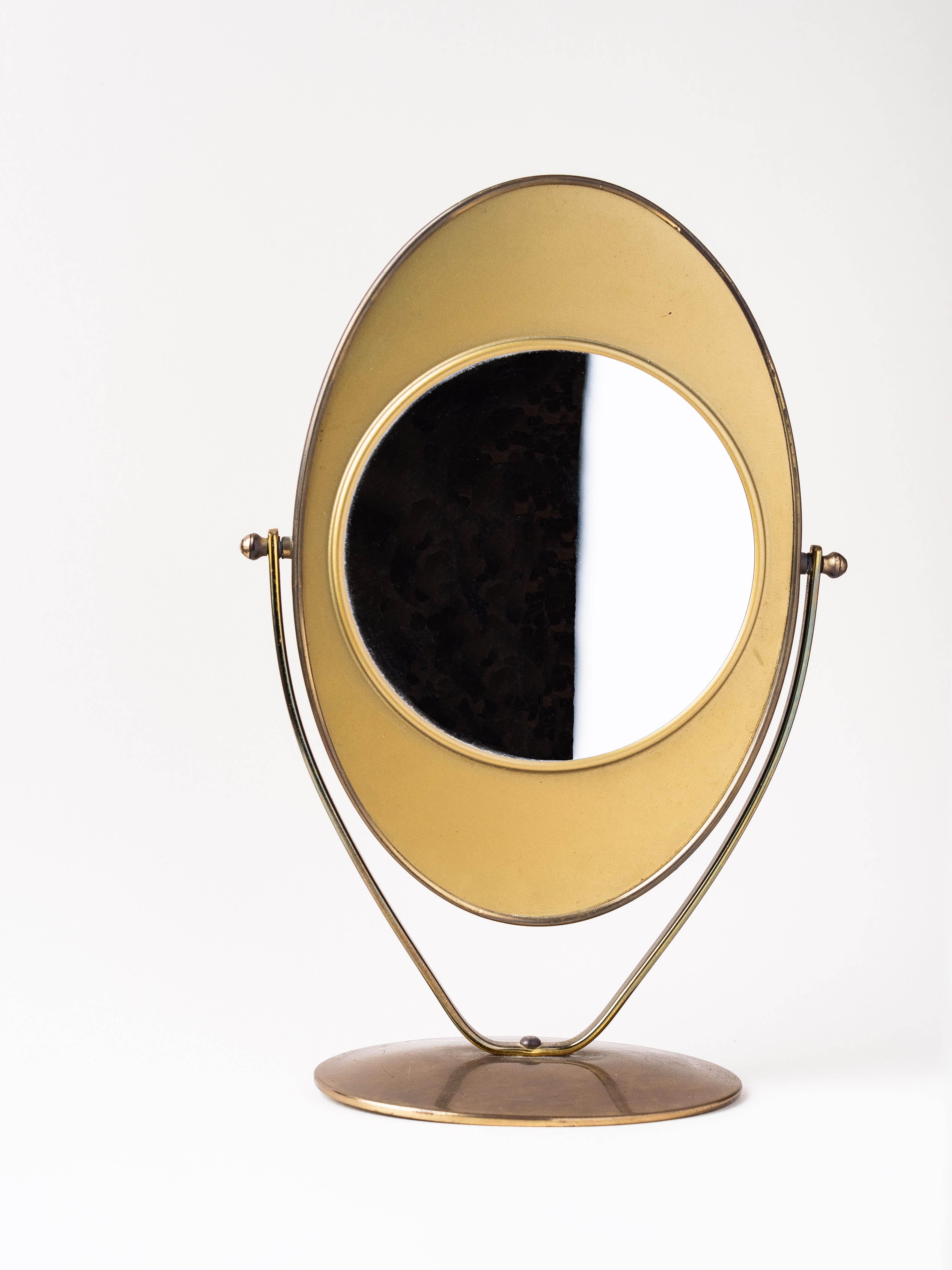 Miroir de coiffeuse double face en laiton des années 1960 en vente 1