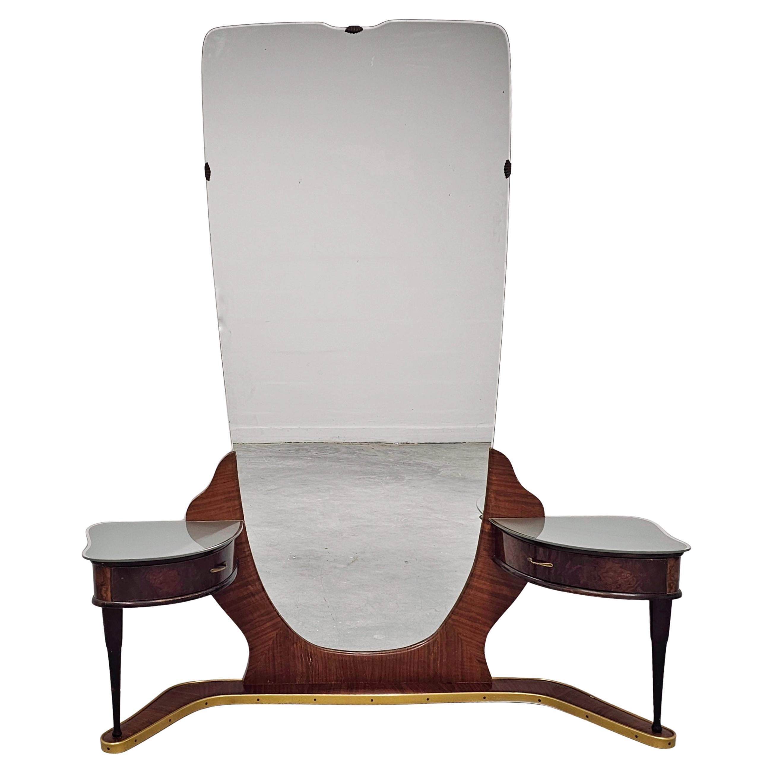 Miroir de courtoisie ou de toilette en ronce de noyer et laiton attr. à Cesar Lacca en vente