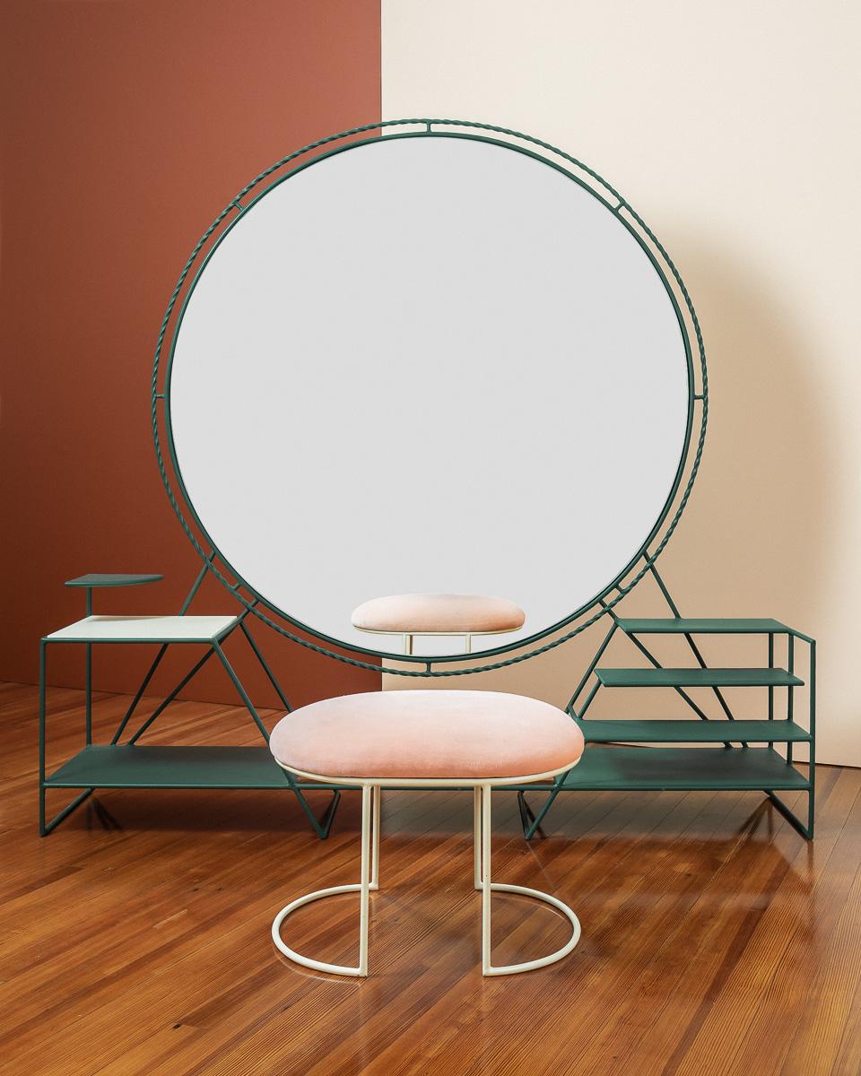 Vanity + Otoman - Welcome Back, in metal, wood and mirror glass handmade in Panama by Fi.

Welcome back analyzes pieces of classic furniture lost in time, and brings them to modernity, seeking to resurrect their glory, in a contemporary, futuristic