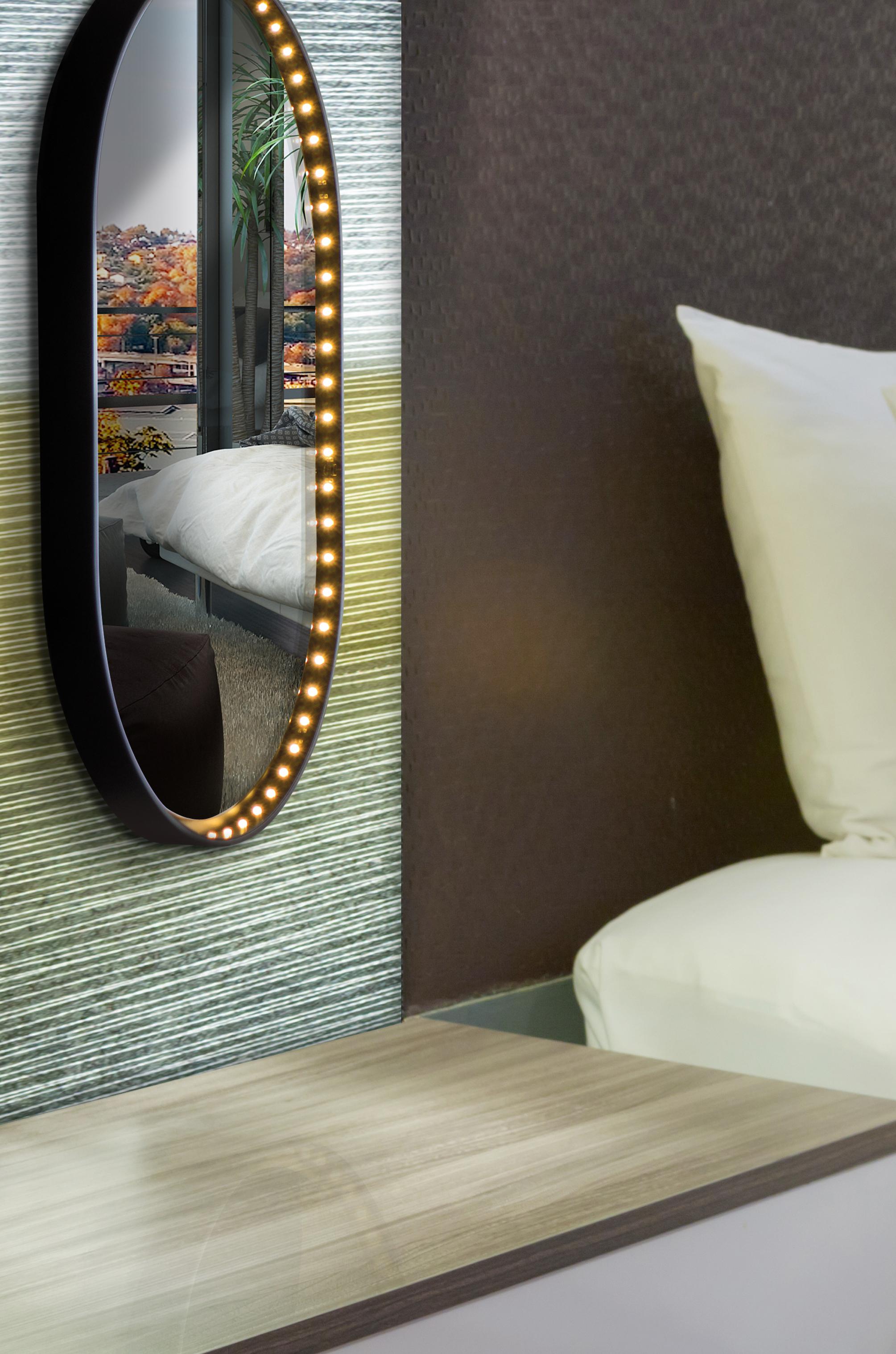 Miroir mural ovale Vanity par Le Deun Luminaires Neuf - En vente à Geneve, CH