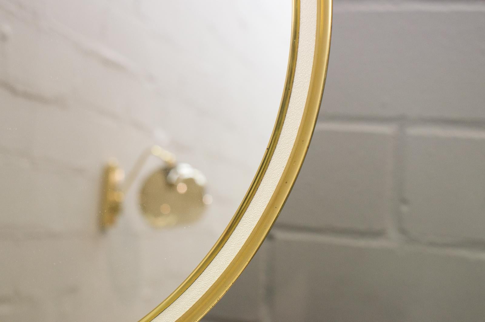 Vanity Round Brass Table Mirror by Vereinigte Werkstätten München, Germany 1950s In Good Condition In Nürnberg, Bayern