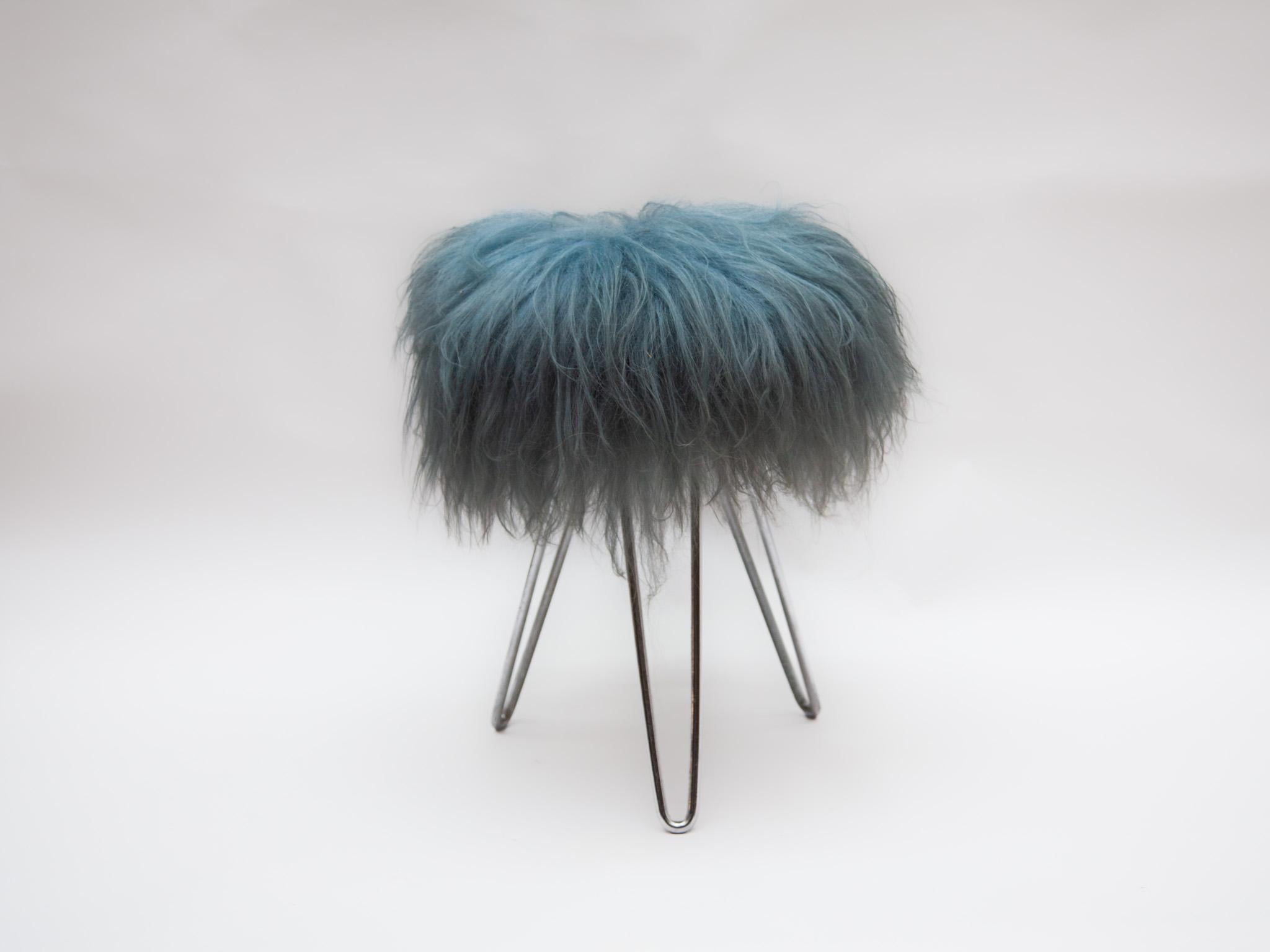 Vanity Stool with Blue Sheepskin Top and Hairpin Legs, 1950s In Good Condition For Sale In Antwerp, BE