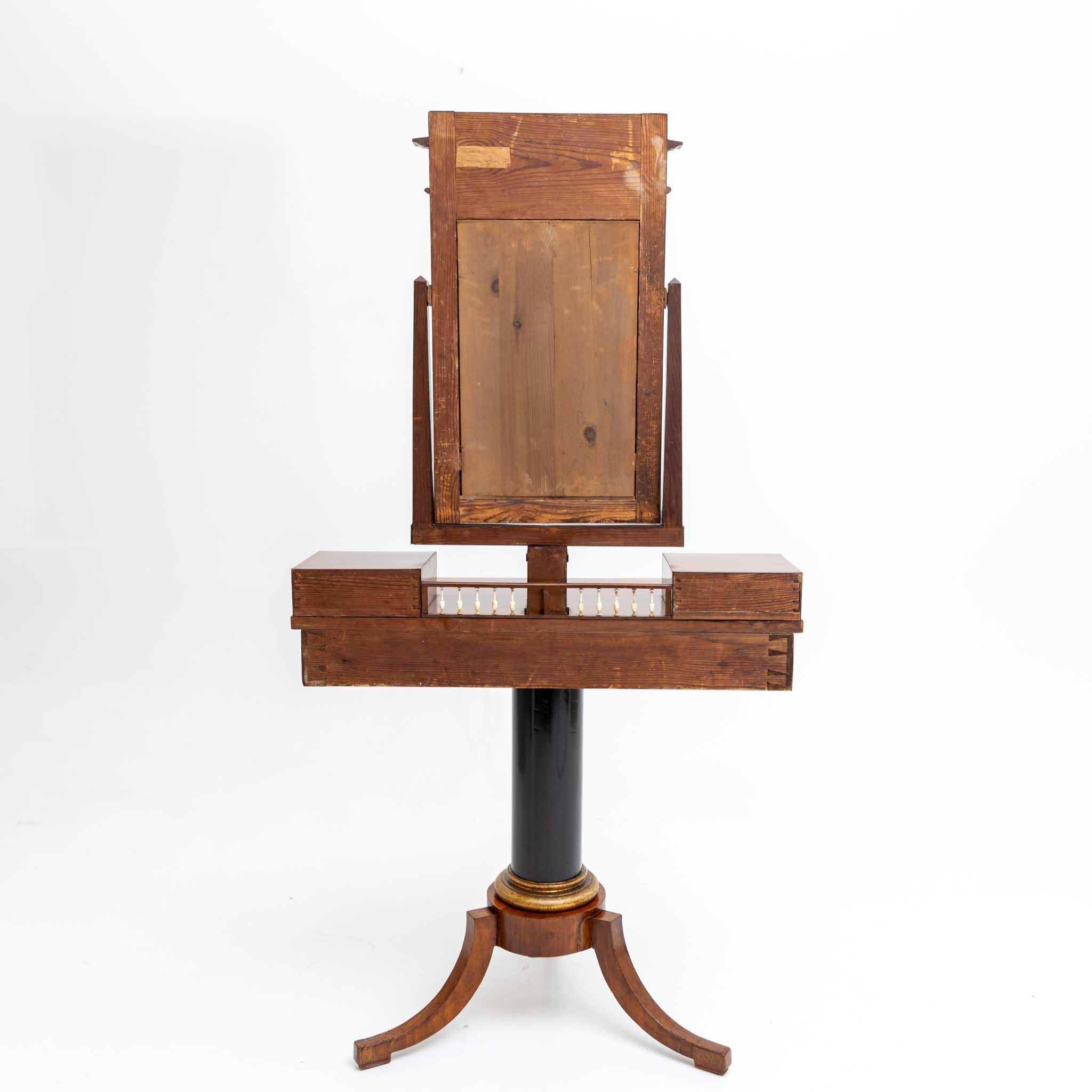Table de toilette en acajou, probablement Danemark, datant d'environ 1830 Bon état - En vente à Greding, DE