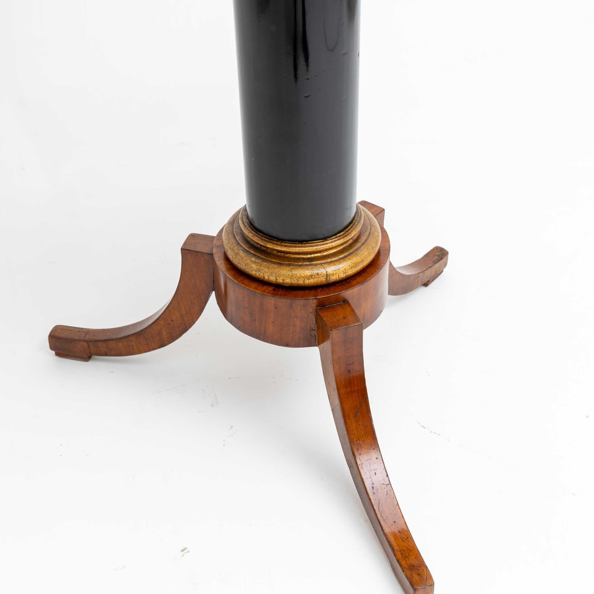 Milieu du XIXe siècle Table de toilette en acajou, probablement Danemark, datant d'environ 1830 en vente