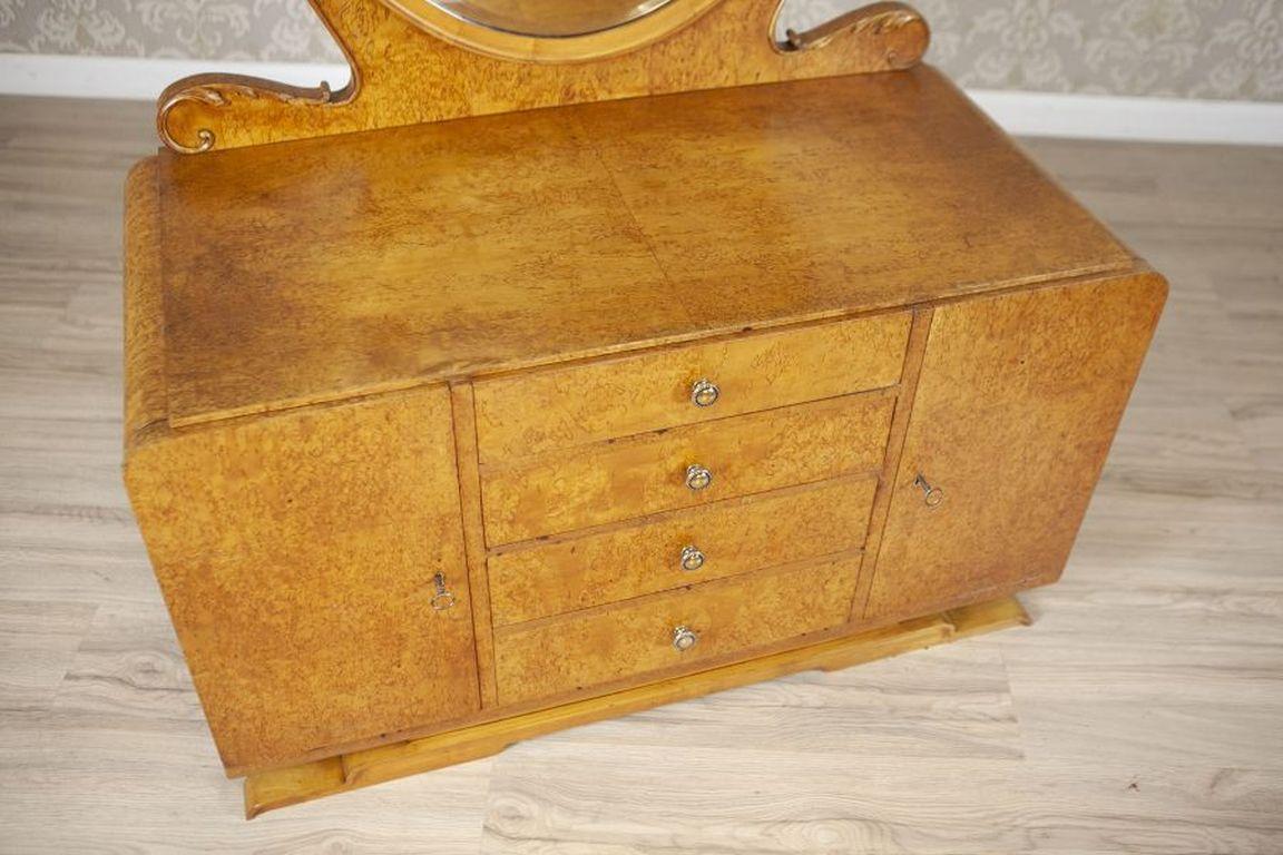 Tocador chapado en abedul de Carelia con espejo ovalado de principios del siglo XX en venta 1