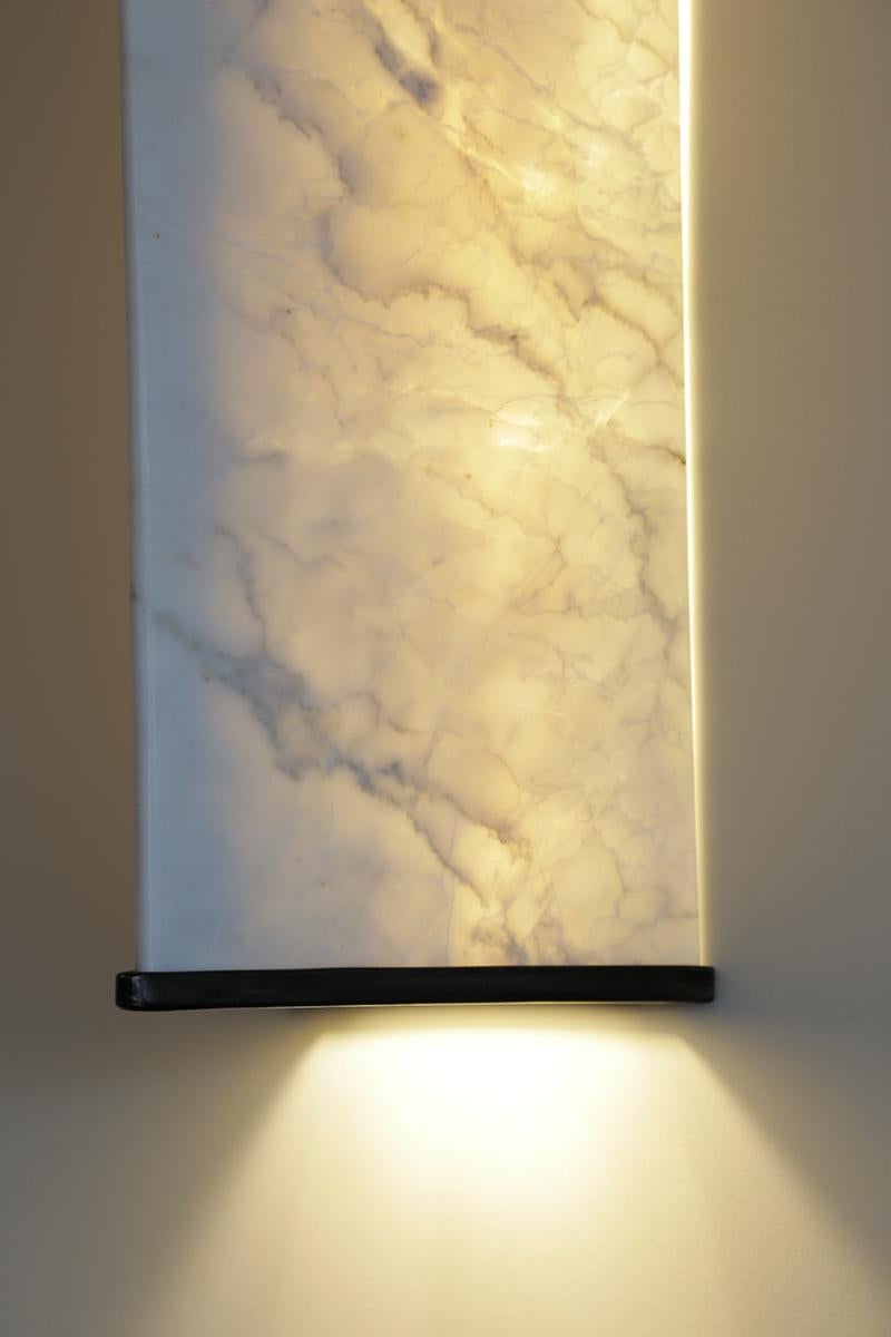 Wandleuchte „Vanity“ von on.Entropy, aus nahtlosem weißem Marmor und Bronze im Angebot 2