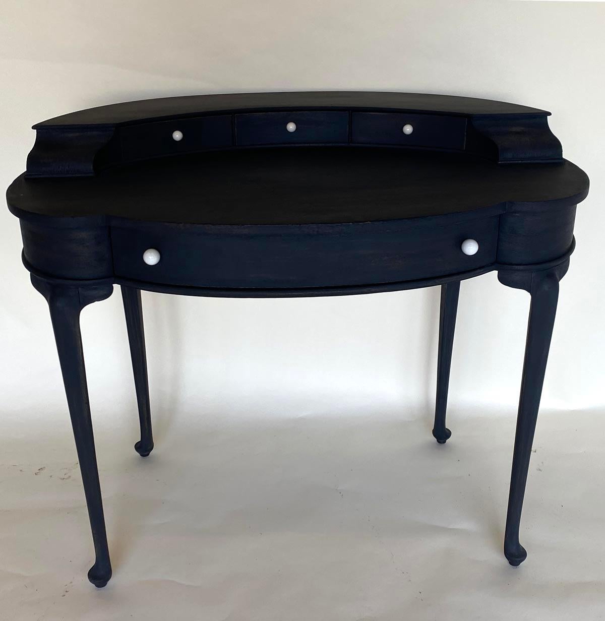 This small Queen Anne dressing table/writing table is a delicate one with elegant narrow, bow legs and small pad feet.
Adequate space for toiletries or laptop, it has 5 drawers for storage. It could also be used as a sink vanity in a small powder
