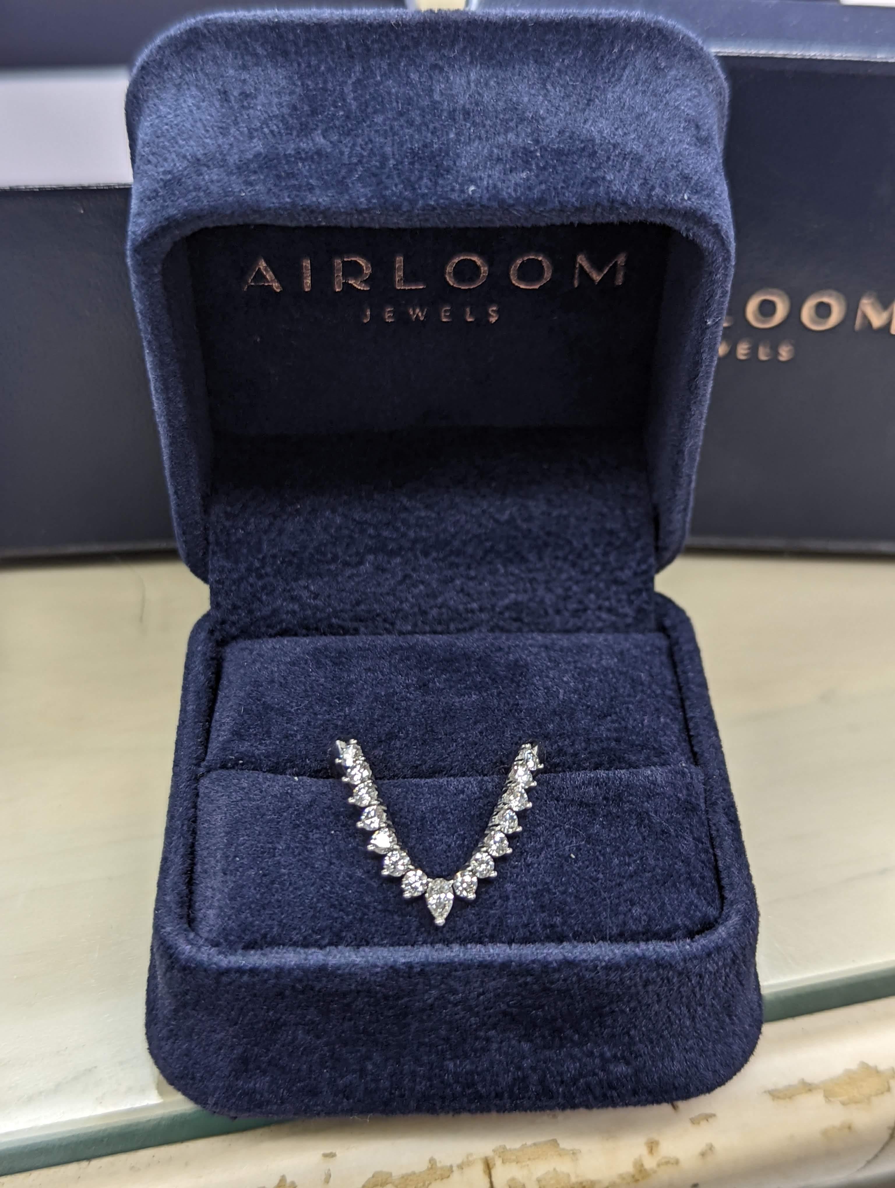 Diamantring von Vanki – Vollständig Nieten (Tropfenschliff) im Angebot