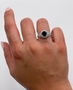 Vanna K 18K Weißgold Halo Ring mit 2.00 Ct Rundem Saphir & Marquise Diamanten