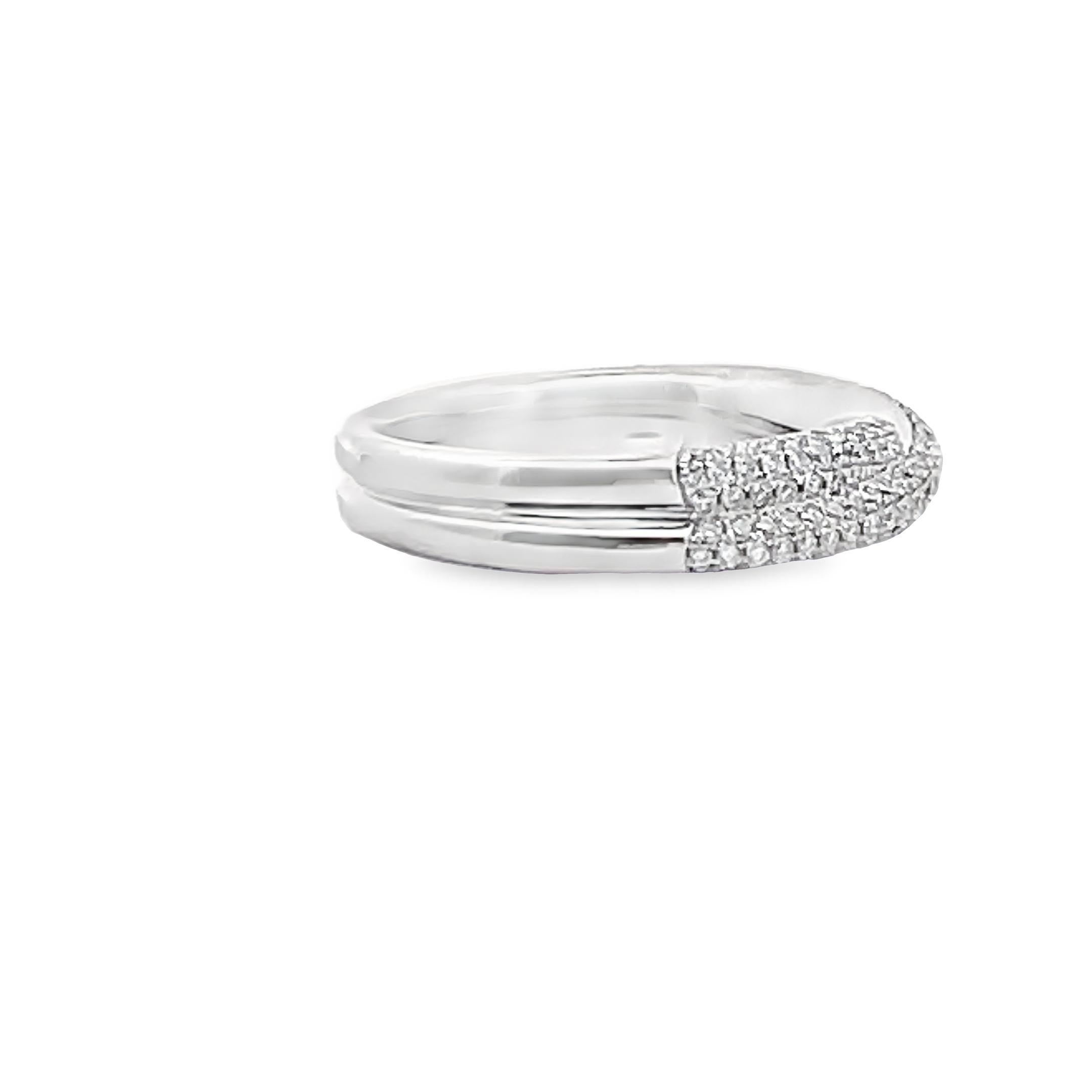 Anillo Vanna K de oro blanco de 18 quilates con giro superpuesto de diamantes, talla 6,5, de aproximadamente 6,5 milímetros en su punto más grueso.  Puede aumentarse o reducirse dos tallas.

El anillo pesa 6,44 gramos y tiene diamantes redondos