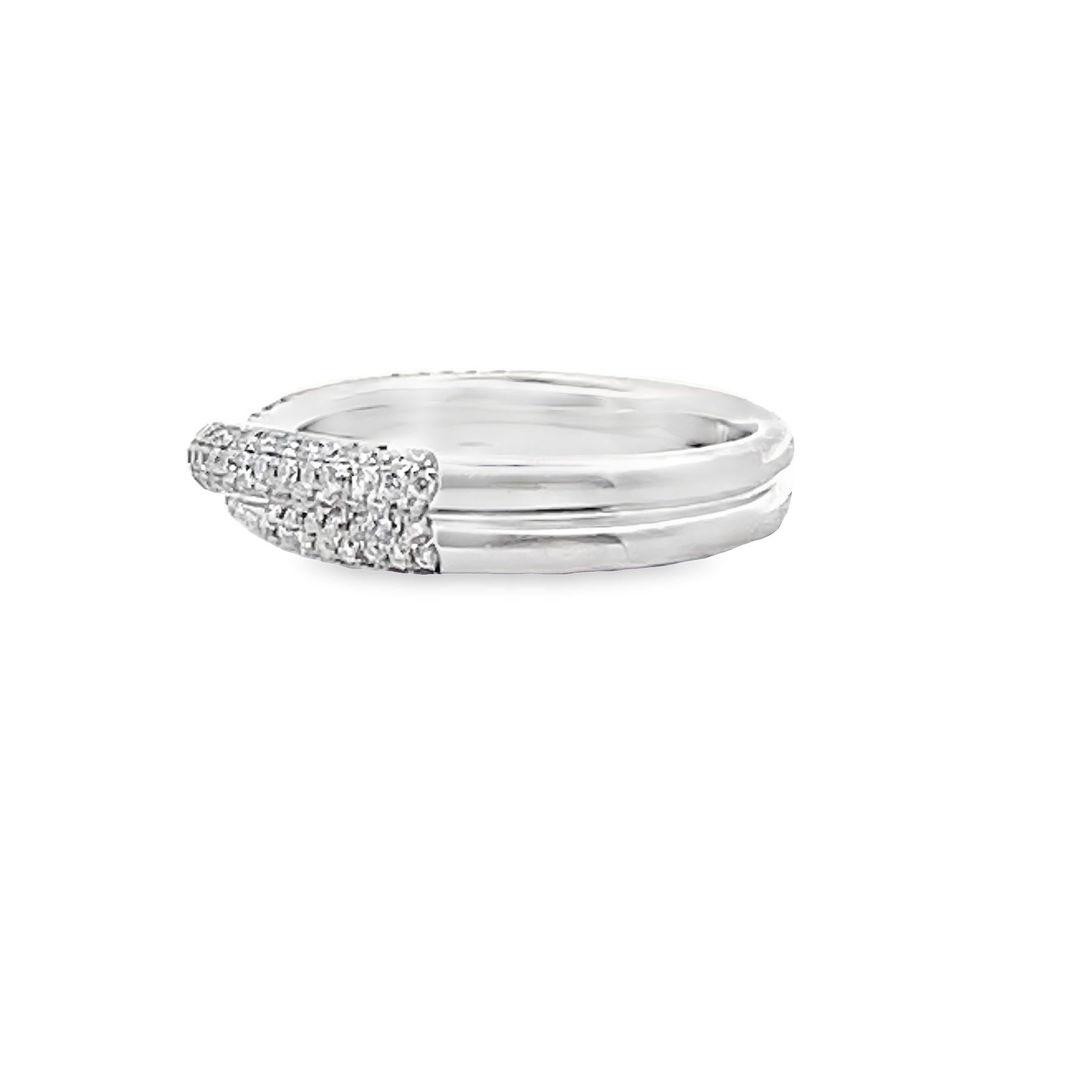 Anillo de oro blanco de 18 quilates con diamantes superpuestos en forma de cruz entrecruzada tamaño 6.5 Contemporáneo en venta