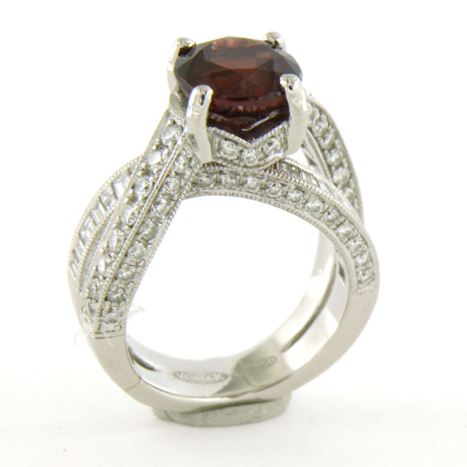 Vanna K - Anillo de platino con granate, brillante y diamante talla baguette 2,50ct en venta 1